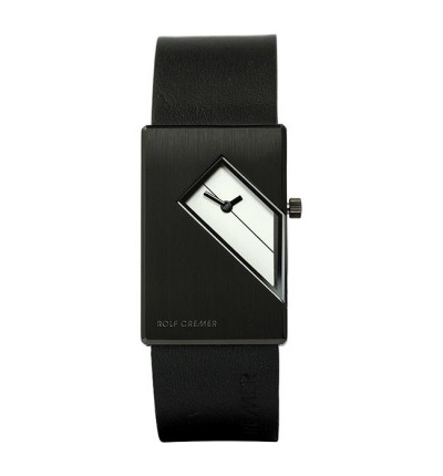 De Rolf Cremer horloge Straight R zwart, is een stijlvolle polshorloge met een roestvrijstalen kast en een zwarte band. Het horloge heeft geen datumaanduiding en is een perfecte accessoire voor zowel formele als casual gelegenheden. Draag het als een tijdloos fashion statement om een verfijnde look af te maken.

let op, model wijkt af van de foto. Model is met zwarte wijzerplaat en rode wijzers.