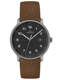 Bestelnummer: 27/2002.00
FORM A Titan
Ook met een iets grotere diameter van 40 mm is de FORM A Titan meteen het meest opvallende model in de collectie. Met zijn sportieve karakter en waterbestendigheid tot 10 bar is dit horloge een robuuste metgezel, zelfs bij de zwaarste activiteiten. Behuizing en gesp van huidvriendelijk titanium.