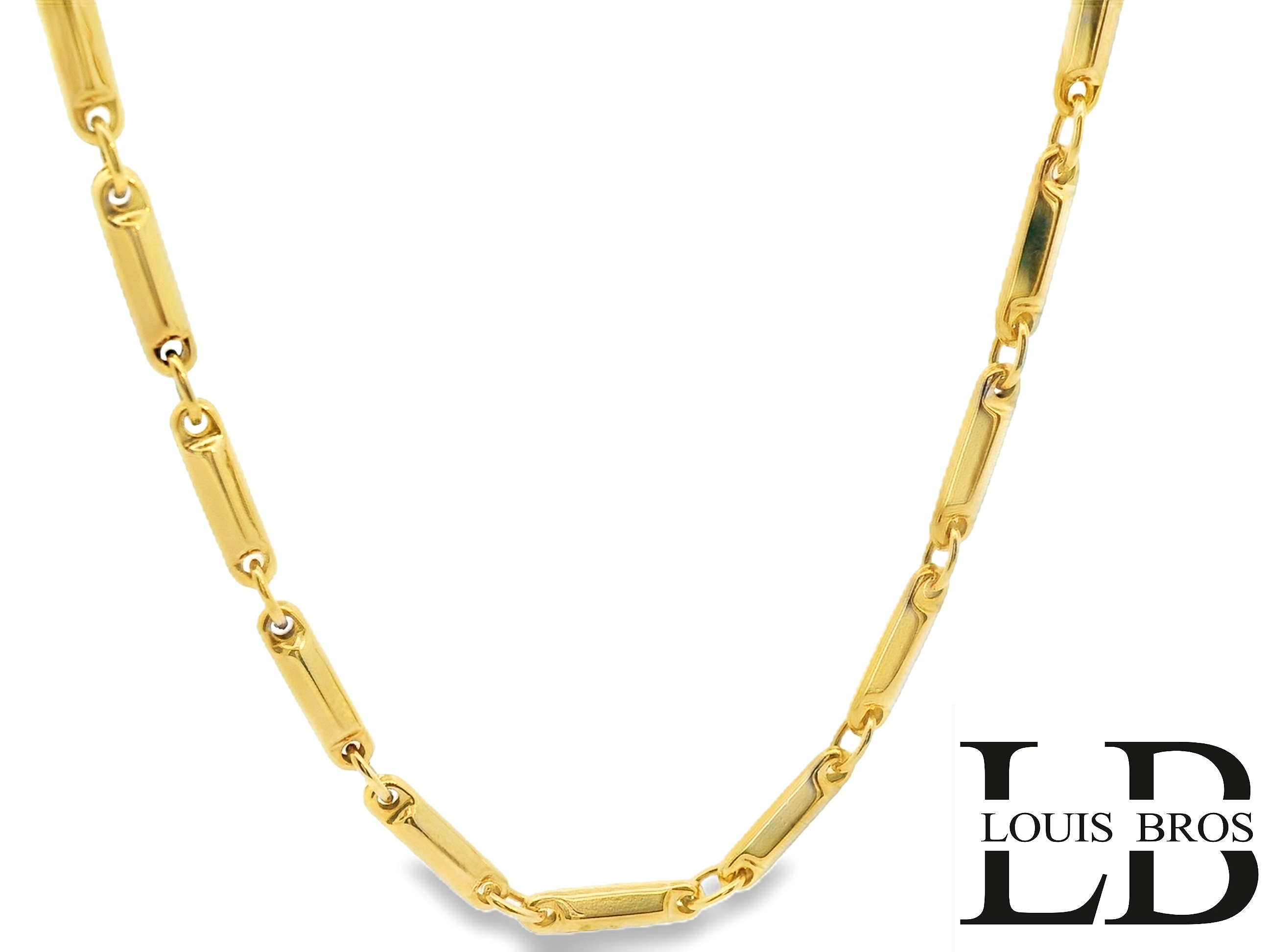 Dit verfijnde collier is vervaardigd uit 14 karaat geelgoud (11.62 gr) en straalt pure elegantie en klasse uit. De ketting bestaat uit strak afgewerkte, langwerpige schakels die met subtiele ringetjes met elkaar verbonden zijn. Dankzij het moderne, doch tijdloze ontwerp is dit sieraad zowel geschikt voor dagelijks gebruik als voor speciale gelegenheden.

De hoogglans gepolijste afwerking geeft het collier een luxueuze uitstraling, terwijl het unieke schakelontwerp zorgt voor een eigentijdse twist. Dit collier is perfect om solo te dragen, maar laat zich ook prachtig combineren met andere gouden sieraden.

Kenmerken:

Materiaal: 14 karaat geelgoud

Ontwerp: Langwerpige, gepolijste schakels

Stijl: Elegant, modern en tijdloos

Draagmomenten: Geschikt voor dagelijks gebruik én feestelijke gelegenheden

Geslacht: Unisex

Een waardevolle aanvulling op elke sieradencollectie – stijlvol, duurzaam en met een blijvende glans.

