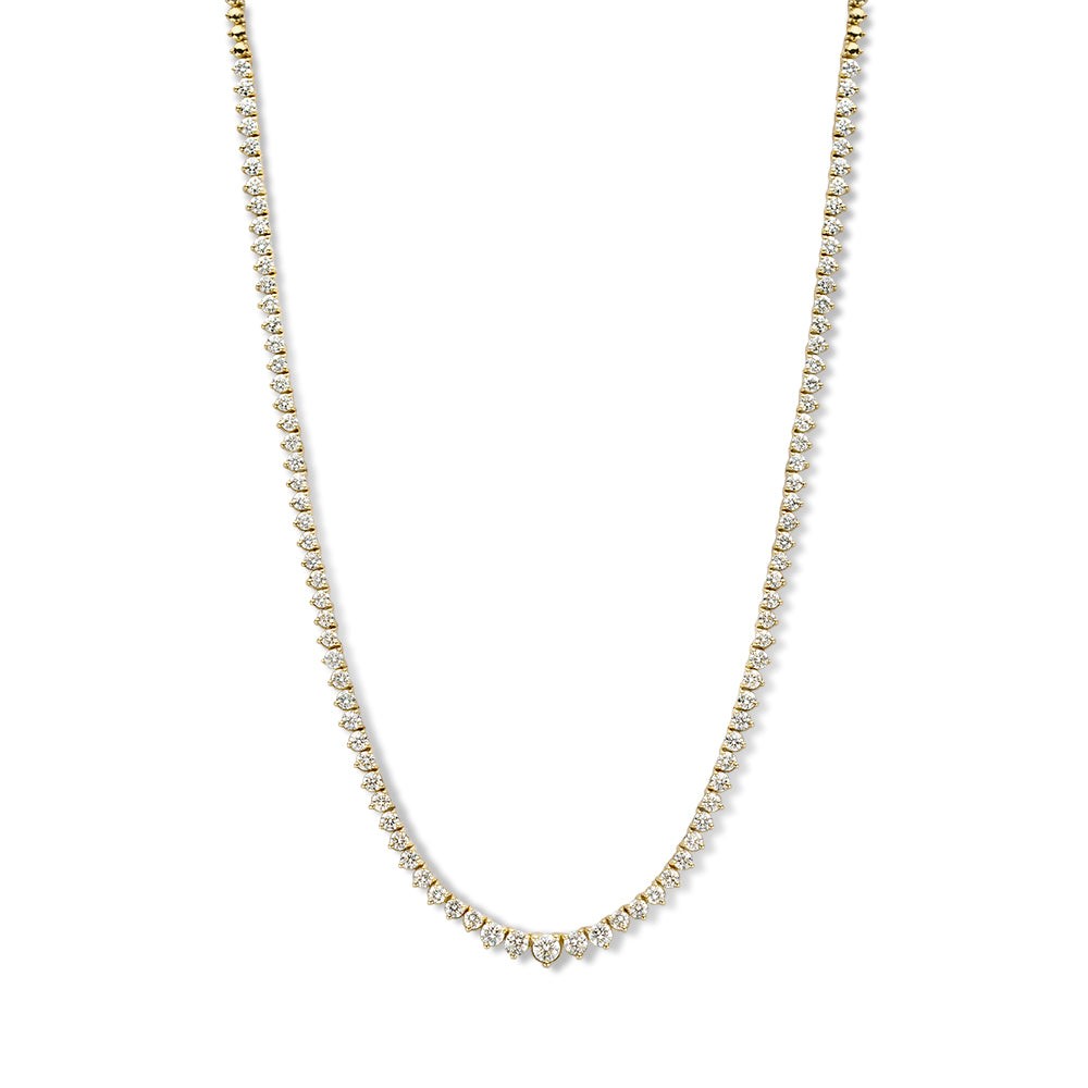 Ontdek de schitterende Chloe collectie, stralend van de diamanten. Chloe is een serie tennisarmbanden en -colliers, een van de stijlvolste en tijdloze luxe juwelen. Het Chloe tenniscollieris aan de voorzijde volgezet met fonkelende diamantenin stevige zetkastjes. Het colliervalt soepel om de halsen is dankzij de hoge kwaliteit een sieraad om vaak te dragen. Kies zelf de gewenste steengrootte van jouw diamanten. Het stijlvolle Chloe collieris in verschillende maten beschikbaar.

Het Chloetenniscollier isgemaakt van 18 karaat gerecycled goud en heeft een stevige en perfect weggewerkte sluiting, waardoor je het collier veilig kunt dragen.
