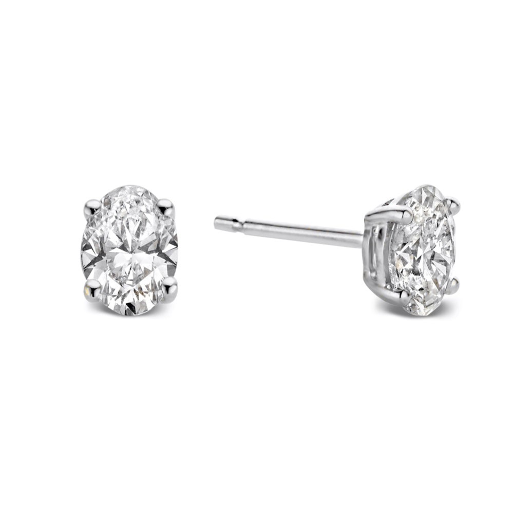 De Franky sieraden zijn gezet met een prachtige ovale diamant. Een opvallend diamantslijpsel, met groots effect. Deze solitair oorstekers zijn gezet met 2 x 0,25 crt. Kies zelf de gewenste steengrootte van jouw diamant. De Frankyoorstekers zijn in verschillende maten en goudkleuren beschikbaar.

Deze oorbellen hebben een schitterende witgouden zetting met diamant. De oorstekers zijn voorzien van stevige gouden schuifjes, waardoor ze mooi in het oor blijven zitten.

De Frankyoorbellen zijn onderdeel van een set, in onze collectie zijn bijpassende colliers en ringen te vinden.
