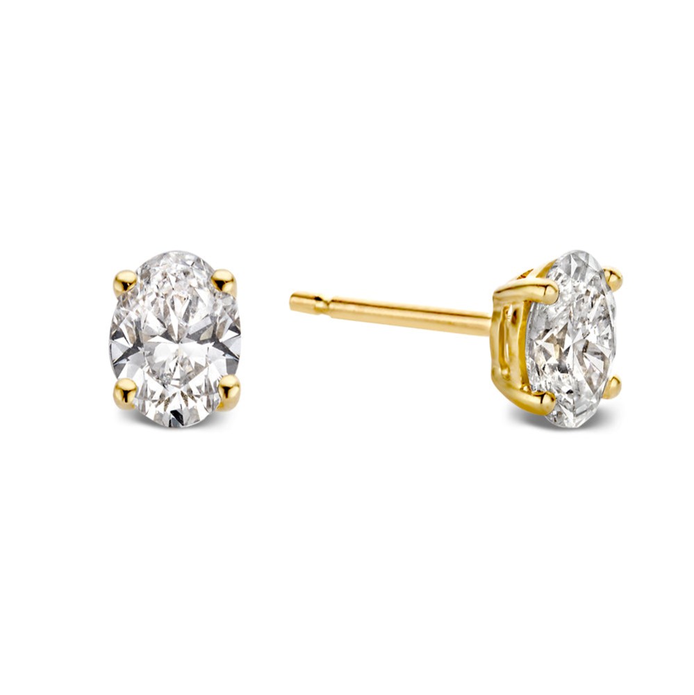 De Franky sieraden zijn gezet met een prachtige ovale diamant. Een opvallend diamantslijpsel, met groots effect. Deze solitair oorstekers zijn gezet met 2 x 0,25 crt. Kies zelf de gewenste steengrootte van jouw diamant. De Frankyoorstekers zijn in verschillende maten en goudkleuren beschikbaar.

Deze oorbellen hebben een warme geelgouden zetting met diamant. De oorstekers zijn voorzien van stevige gouden schuifjes, waardoor ze mooi in het oor blijven zitten.

De Frankyoorbellen zijn onderdeel van een set, in onze collectie zijn bijpassende colliers en ringen te vinden.


