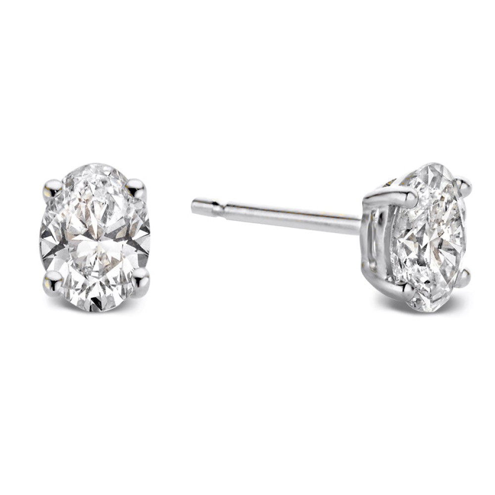 De Franky sieraden zijn gezet met een prachtige ovale diamant. Een opvallend diamantslijpsel, met groots effect. Deze solitair oorstekers zijn gezet met 2 x 0,50 crt. en hebben dus een totaal gewicht van 1,00 crt. Kies zelf de gewenste steengrootte van jouw diamant. De Frankyoorstekers zijn in verschillende maten en goudkleuren beschikbaar.

Deze oorbellen hebben een schitterende witgoudenzetting met diamant. De oorstekers zijn voorzien van stevige gouden schuifjes, waardoor ze mooi in het oor blijven zitten.

De Frankyoorbellen zijn onderdeel van een set, in onze collectie zijn bijpassende colliers en ringen te vinden.
