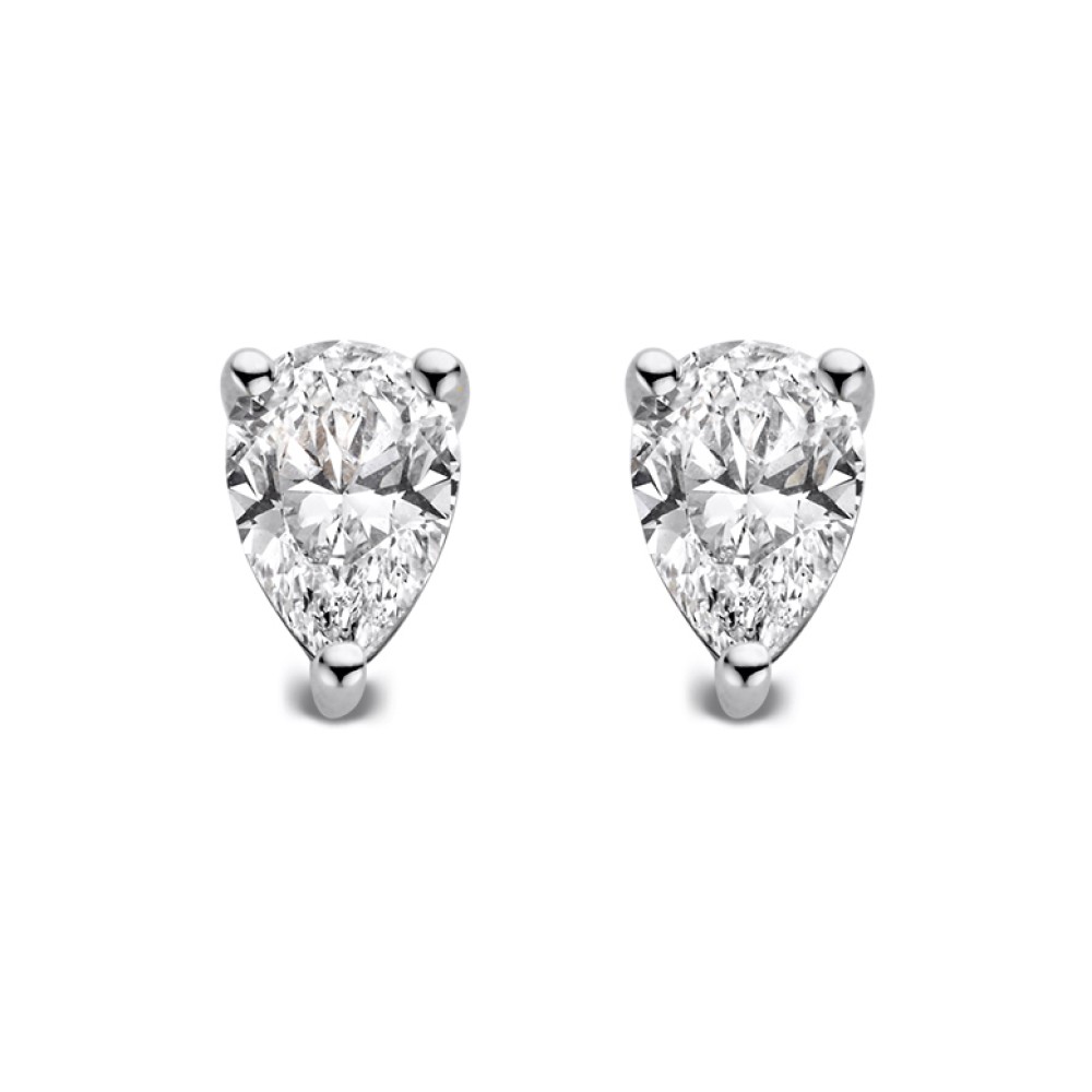 De Ava oorbellenstralen dankzij de prachtige peer diamanten die voor het ontwerp zijn gebruikt.Het peerslijpsel is een opvallend diamantslijpsel. Deze diamanten worden ook weltears of hapinessgenoemd.De solitair oorstekers zijn gezet met 2 x 0,50 crt. Kies zelf de gewenste steengrootte van jouw diamant. De Avaoorstekers zijn in verschillende maten en goudkleuren beschikbaar.

Deze oorbellen hebben eenheldere witgouden zetting met diamant. De oorstekers zijn voorzien van stevige gouden schuifjes, waardoor ze mooi in het oor blijven zitten.

De Ava oorbellen zijn onderdeel van een set, in onze collectie zijn bijpassende colliers en ringen te vinden.
