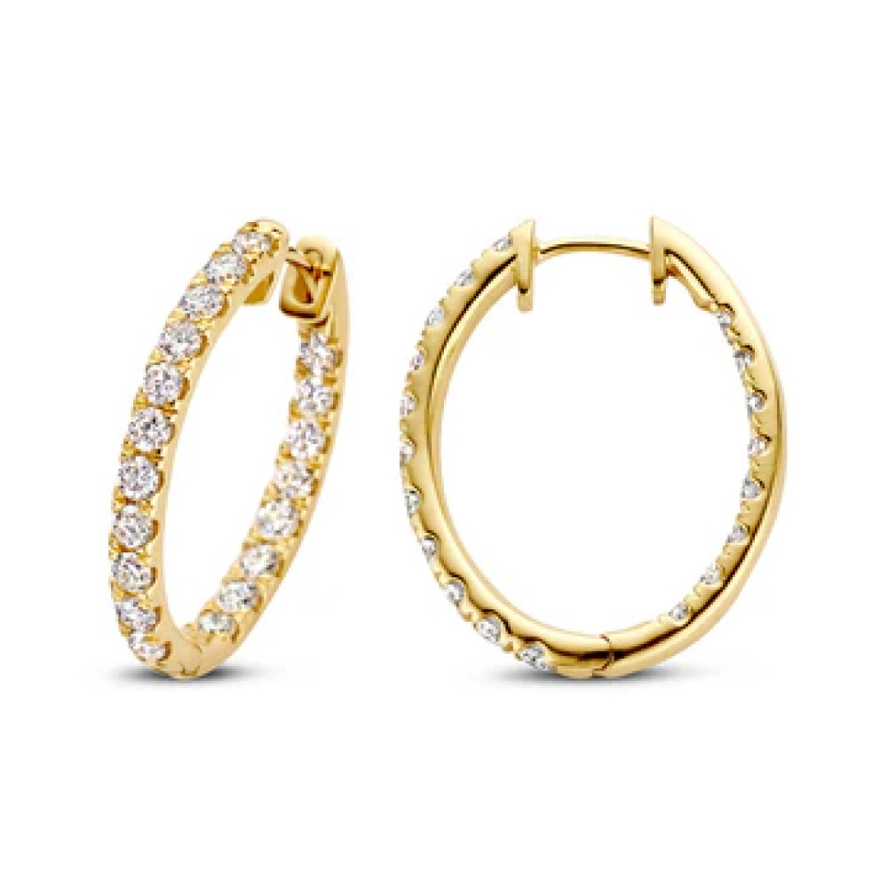 Ontmoet Lauren, een prachtige en luxe serie oorringen met diamanten in fonkelende pavézetting. De Laurenoorbellen hebben een elegante en tijdloze uitstraling. Voor een extra wauweffect zijn ze niet alleen aan de voorzijde, maar ook aan de binnenkant gezet met schitterend diamant. Kies zelf de gewenste steengrootte van jouw diamanten. De stijlvolle Lauren oorringen zijn in verschillende maten beschikbaar.

De Lauren oorringen zijn gemaakt van 18 karaat gerecycled goud en hebben een scharnier en stevig klapsysteem, waardoor ze veilig zullen sluiten.
