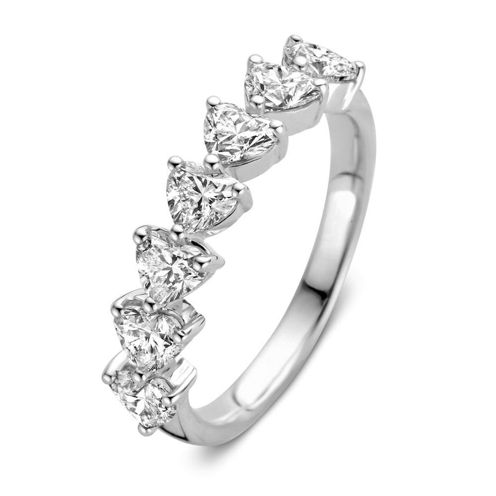 Op zoek naar een bijzondere ring? Onze Bella ring is een eternity ring met in het oog springen design. De ring is halfom gezet met heart diamanten, een bijzonder diamantslijpsel. Dankzij deze open zetting zijn de diamanten niet alleen goed beschermd, maar kunnen ze het licht optimaal weerkaatsen. Deze ring schittert je letterlijk tegemoet. Ring Bella is perfect te combineren met veel van onze andere ringen. Probeer haar eens in combinatie metsolitair Olivia.

Ring Bella is ook in een geelgouden variant verkrijgbaar.


