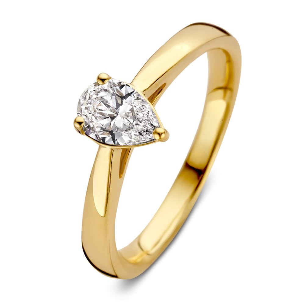 Meet Ava, onze solitair met peervormige diamant. Een elegante ring met een simplistisch en tijdloos design.Peer diamanten schitteren optimaal en zorgen bovendien voor optische verlenging van de vinger. Kies zelf de gewenste steengrootte van jouw diamant. De bijzondere Avaring is in verschillende maten en goudkleuren beschikbaar.

Ring Avais onderdeel van een serie, in onze collectie zijn bijpassende oorbellen en een ketting met peervormige diamant te vinden. Dankzij de verhoogde zetting en verfijnde scheen is dezesolitair perfect te combineren met een gouden trouwring of bijvoorbeeld onze diamanten eternity ringMillie.


