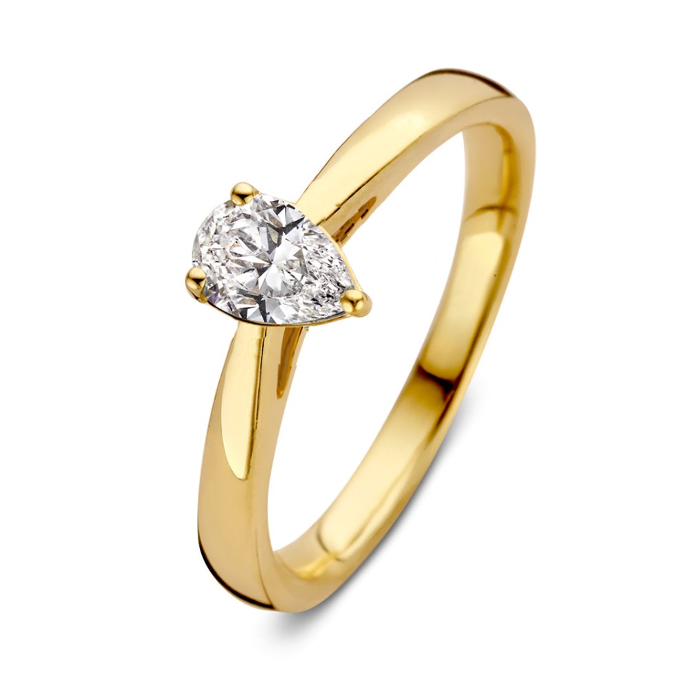 Meet Ava, onze solitair met peervormige diamant. Een elegante ring met een simplistisch en tijdloos design.Peer diamanten schitteren optimaal en zorgen bovendien voor optische verlenging van de vinger. Kies zelf de gewenste steengrootte van jouw diamant. De bijzondere Avaring is in verschillende maten en goudkleuren beschikbaar.

Ring Avais onderdeel van een serie, in onze collectie zijn bijpassende oorbellen en een ketting met peervormige diamant te vinden. Dankzij de verhoogde zetting en verfijnde scheen is dezesolitair perfect te combineren met een gouden trouwring of bijvoorbeeld onze diamanten eternity ringMillie.


