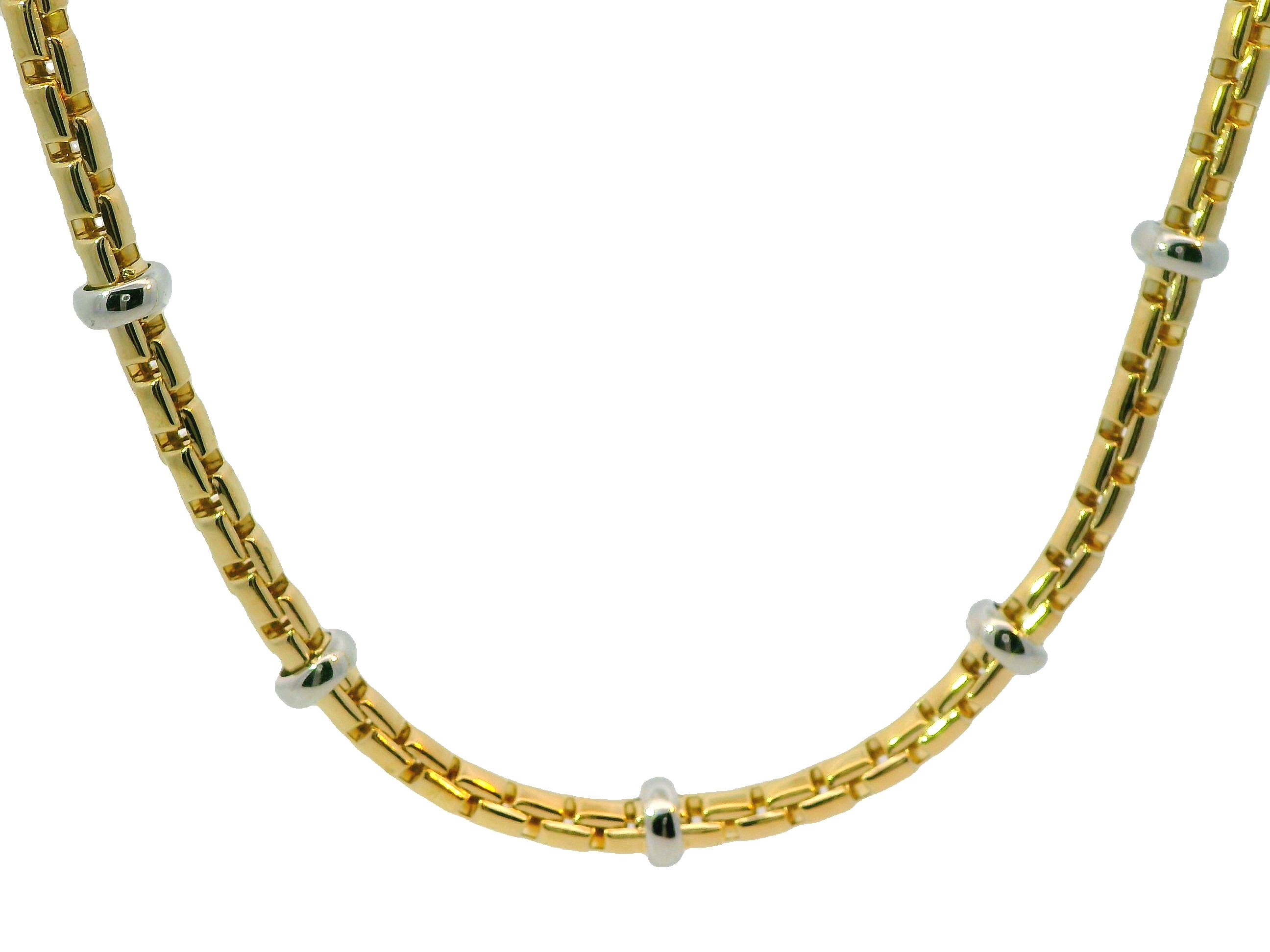 Dit schitterende bicolor collier van 14 karaat goud (18.69 gr) straalt pure elegantie uit. Het collier is vervaardigd uit fijn afgewerkte schakels in geelgoud en is stijlvol verrijkt met witgouden accenten die subtiel over de ketting verdeeld zijn. Deze combinatie geeft het sieraad een moderne en toch tijdloze uitstraling, ideaal voor elke gelegenheid – van een zakelijke meeting tot een feestelijke avond.

Dankzij de soepele schakeling valt het collier prachtig om de hals en zorgt het voor een comfortabele pasvorm. Een stijlvol en duurzaam juweel dat moeiteloos klasse toevoegt aan elke outfit.

Kenmerken:

Materiaal: 14 karaat geelgoud met witgouden accenten

Ontwerp: Schakelcollier met bicolor details

Lengte: [vul lengte in, indien bekend]

Afwerking: Hoogglans gepolijst

Sluiting: Veilige karabijn- of veerringsluiting (afhankelijk van model)

Stijl: Elegant, tijdloos en veelzijdig

Een prachtig collier dat zowel solo gedragen kan worden als in combinatie met de bijpassende bicolor armband voor een complete look.