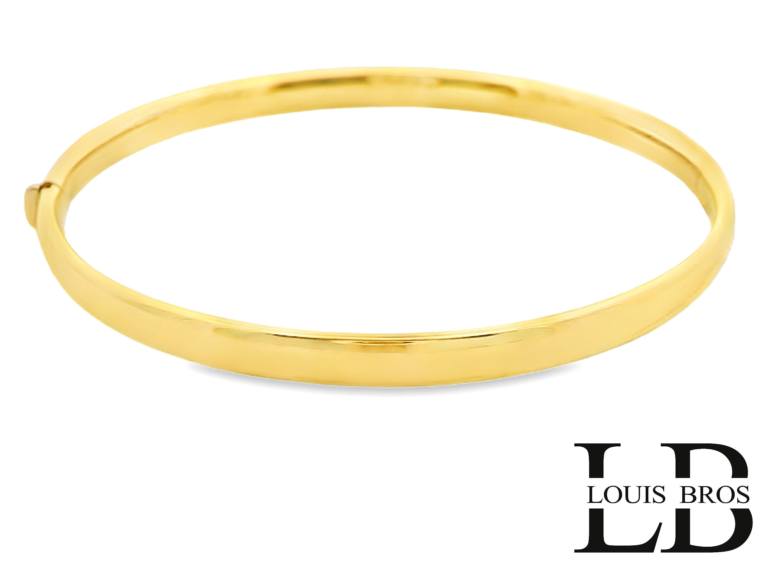 Deze 14 karaat geelgouden bangle belichaamt pure elegantie (7.51 gr). Met haar klassieke vormgeving en warme glans is dit een sieraad dat nooit uit de mode raakt.

Het tijdloze design maakt deze armband geschikt voor elke gelegenheid – van alledaagse momenten tot bijzondere gebeurtenissen. Draag haar solo voor een subtiel accent of combineer met andere sieraden voor een persoonlijke touch.

Een waardevol stuk dat generaties lang stijlvol blijft.