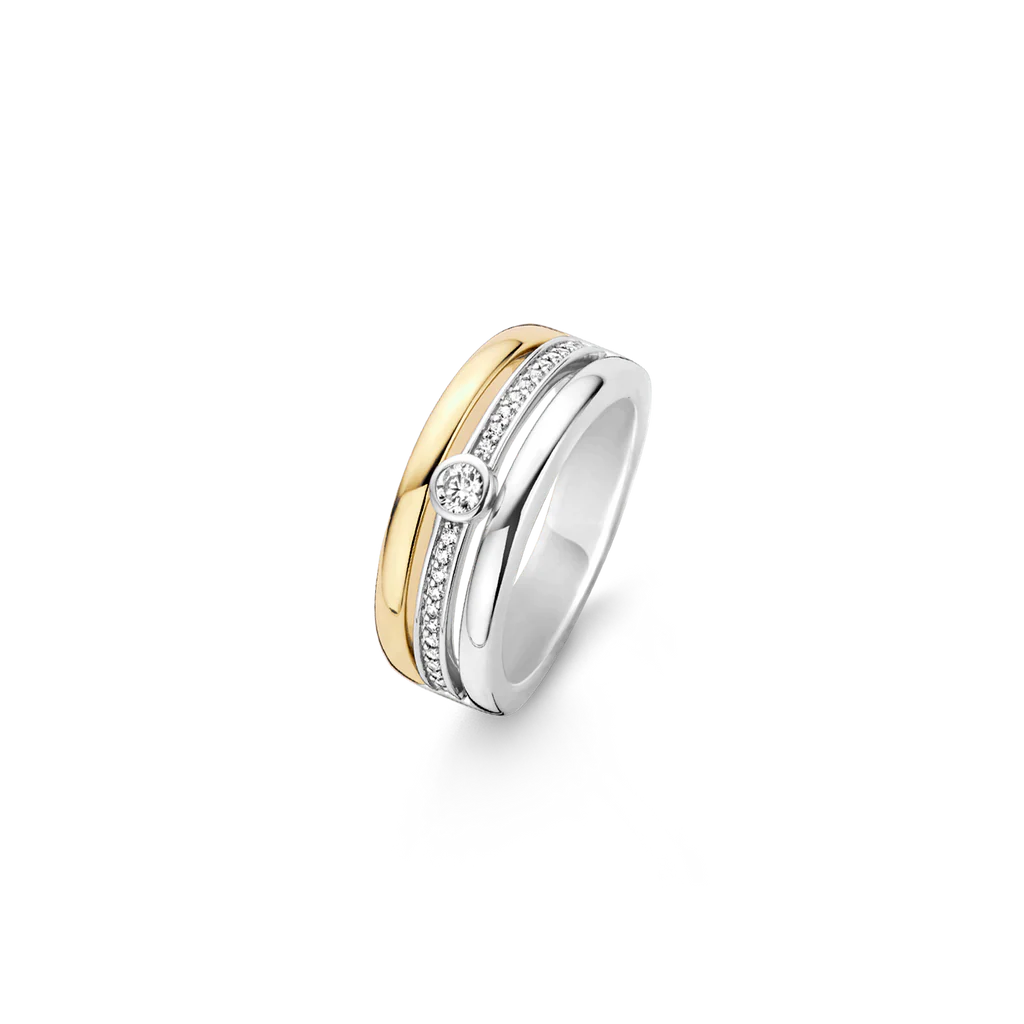TI SENTO - Milano stapelring gemaakt van gerhodineerd sterling zilver. De ring heeft een 18k gouden plating en is pave gezet met zirkonia's. Je kunt deze ring combineren met andere sieraden uit TI SENTO's collectie met gouden plating.