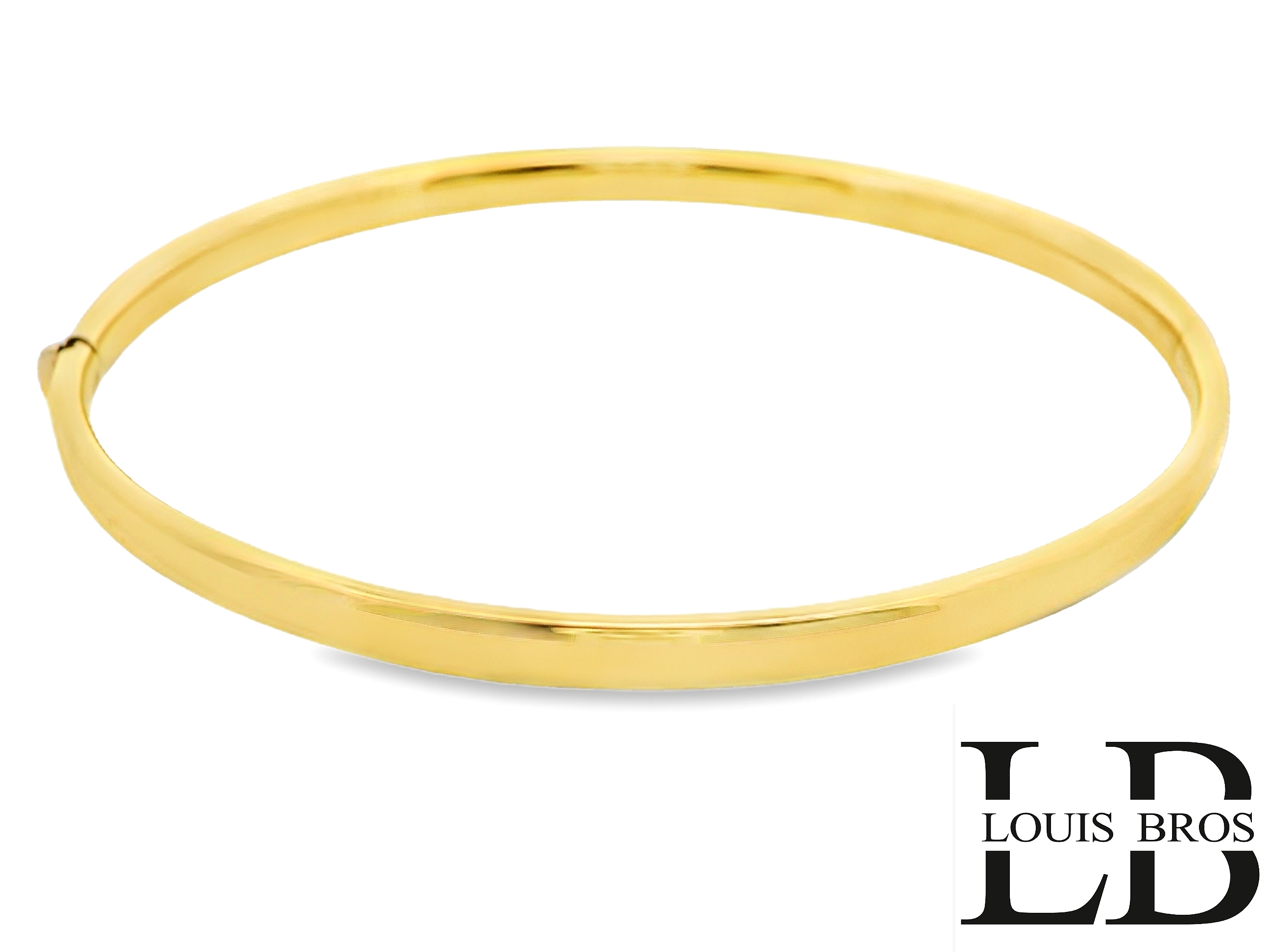 Deze 14 karaat geelgouden bangle belichaamt pure elegantie (8.21 gr). Met haar klassieke vormgeving en warme glans is dit een sieraad dat nooit uit de mode raakt.

Het tijdloze design maakt deze armband geschikt voor elke gelegenheid – van alledaagse momenten tot bijzondere gebeurtenissen. Draag haar solo voor een subtiel accent of combineer met andere sieraden voor een persoonlijke touch.

Een waardevol stuk dat generaties lang stijlvol blijft.
