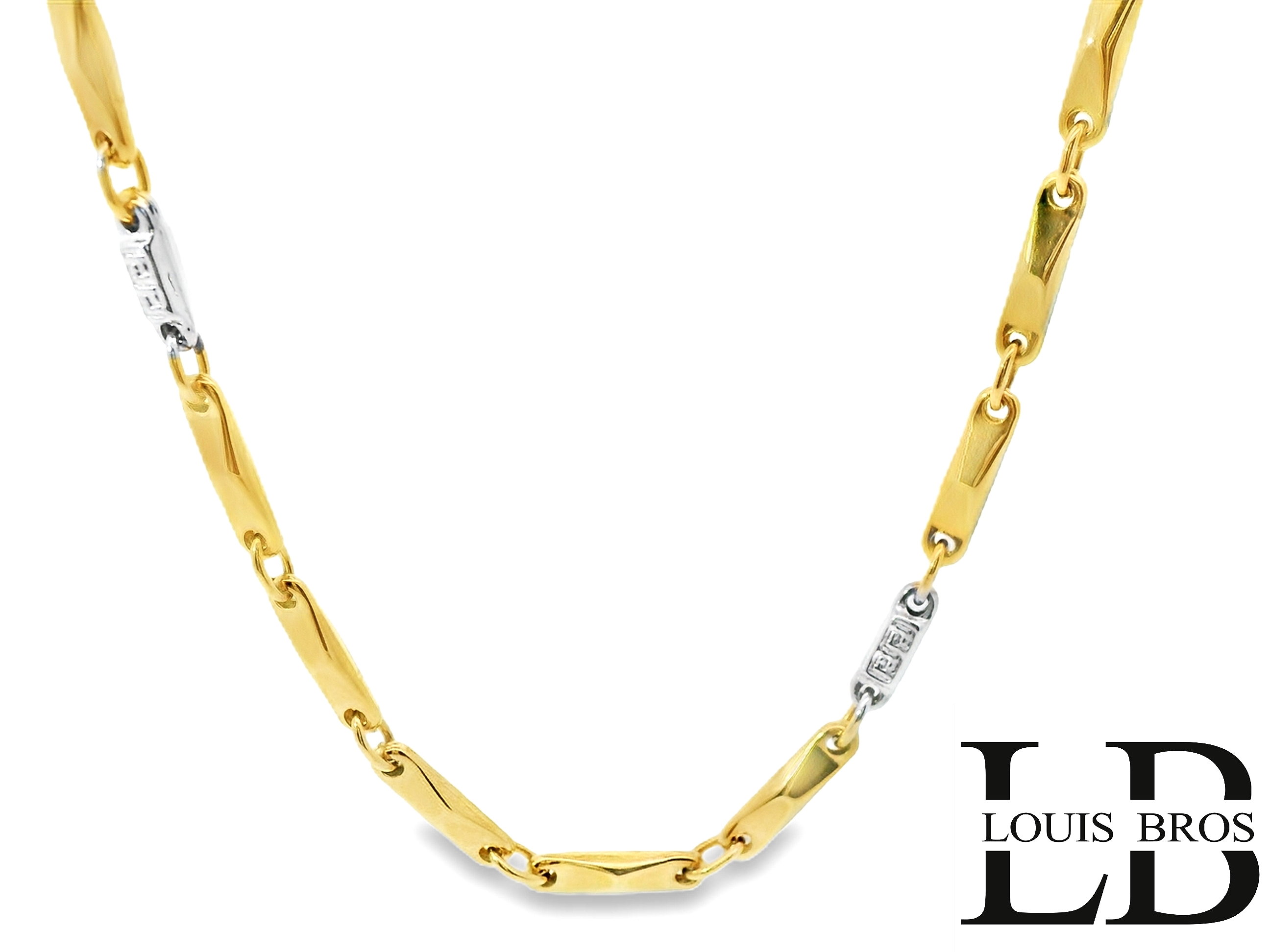 Dit collier van Louis Bros is vervaardigd uit 14 karaat bicolor (11.55 gr). Het collier heeft een lengte van 65 cm en een dikte van 3 mm. Dit collier is stijlvol, eenvoudig en gemakkelijk te combineren.
Wil je deze ketting graag zien en passen? Dat kan natuurlijk! Klik op reserveer en maak een afspraak om te bekijken. Wij zorgen er dan voor dat wij dit collier op voorraad hebben in de winkel op het moment dat jij graag langskomt.

Verkrijgbaar vanaf 40 cm!
