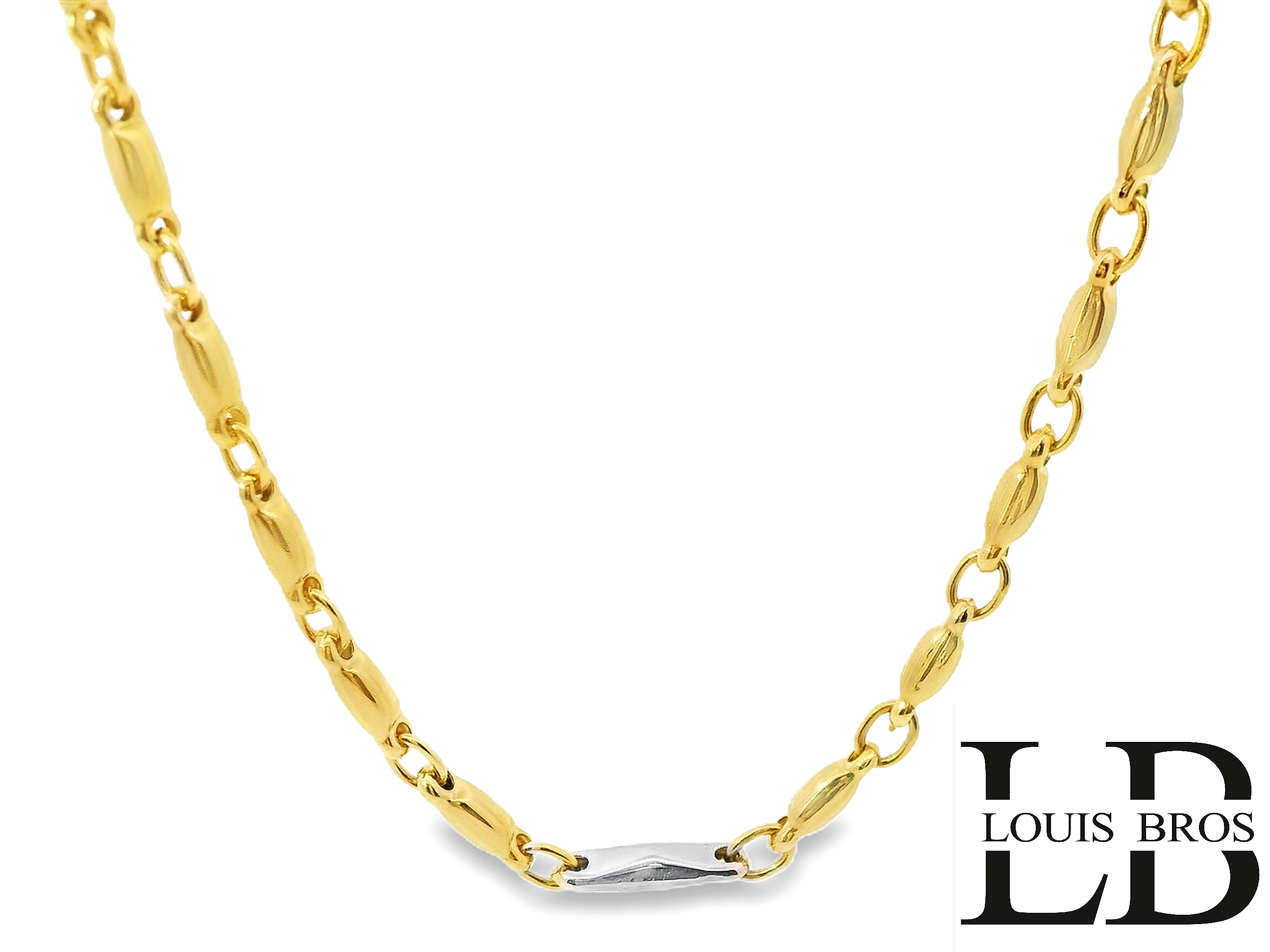Voeg een vleugje elegantie en moderne klasse toe aan je sieradencollectie met dit prachtige bicolor 14 karaat gouden collier (11.75 gr). Dit collier combineert op verfijnde wijze geelgoud en witgoud, wat zorgt voor een stijlvolle en tijdloze uitstraling die perfect is voor zowel dames als heren.

Het collier is vervaardigd uit hoogwaardig 14 karaat goud (58,5% puur goud) en biedt daarmee de ideale balans tussen luxe, duurzaamheid en dagelijks draagcomfort. Dankzij het unisex design is dit sieraad een veelzijdige keuze – perfect voor elke gelegenheid, van een chique diner tot een alledaagse look met een elegante touch.

Kenmerken:

Materiaal: 14 karaat geelgoud & witgoud (bicolor)

Type: Collier / ketting

Geslacht: Unisex

Afwerking: Glanzend gepolijst

Sluiting: karabijnsluiting 

Lengte: ( 65 cm – aanpasbaar op basis van jouw wens)

Gewicht: (11.75 gr)

Stijlvol, tijdloos en uniek – dit bicolor collier is een schitterende aanvulling op elke sieradencollectie.