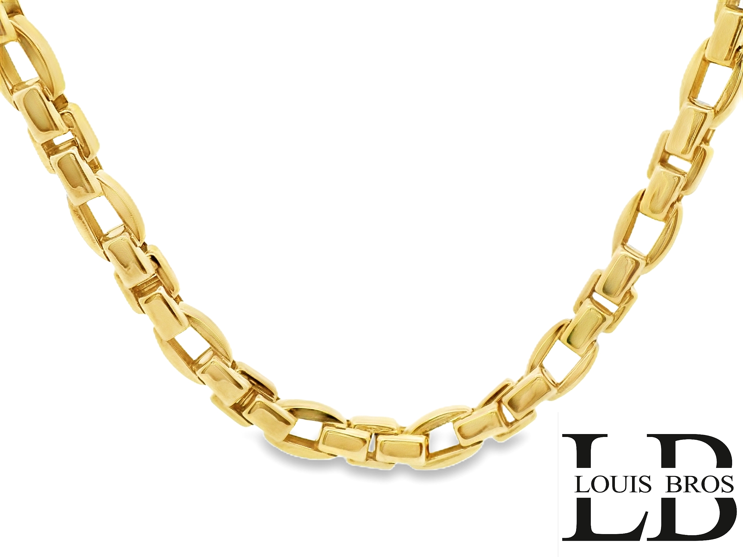 Dit collier van Louis Bros is vervaardigd uit 14 karaat geelgoud (29.79 gr.). Het collier heeft een lengte van 65 cm en een breedte van 7 mm. Deze exclusieve juwelen zijn vervaardigd uit de meest kostbare materialen in het atelier van Louis Bros.