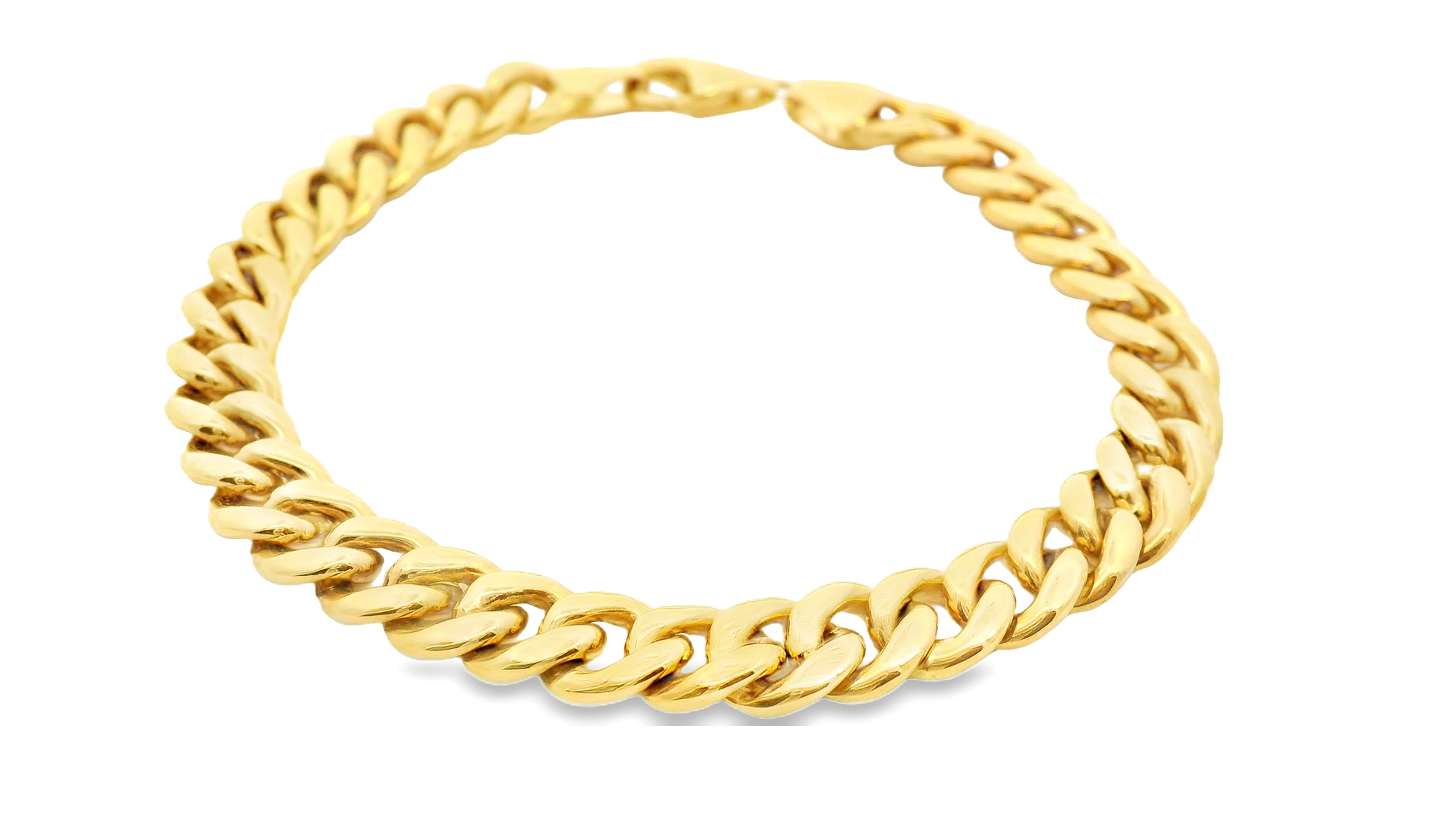 Deze gourmet armband van Louis Bros is vervaardigd uit 14 karaat geelgoud (29.53 gr).Deze armband is massief uitgevoerd en heeft een lengte van 20 cm en een breedte van 7.50 mm. En een dikte van 3 mm .Deze tijdloze armband is stijlvol , eenvoudig en gemakkelijk te combineren . De siersden vormen enerzijds een prachtige basis voor een minimallistische look,of kunnen anderzijds uitgebreid worden met verschillende type sieraden voor een rijke en of een feestelijke uitstraling.