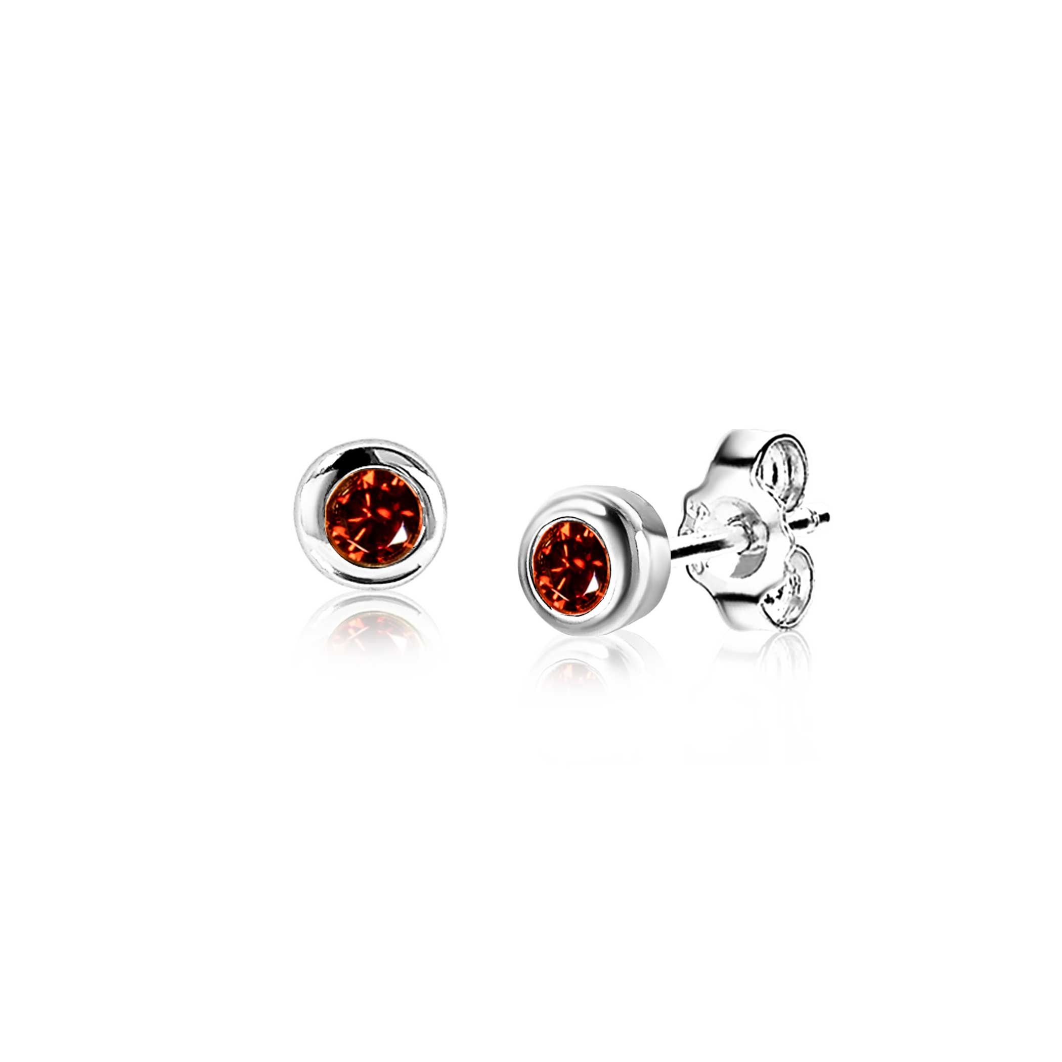 BIRTHSTONE zilveren oorknoppen 4mm JANUARI, staan symbool voor iemand die in de maand januari is geboren. In januari is de geboortesteen 'rood granaat zirconia'. Iedere geboortesteen heeft haar eigen betekenis. De oorsieraden zijn vervaardigd van eerste gehalte zilver (925) en voorzien van een extra rodiumlaag voor een langdurige glans.