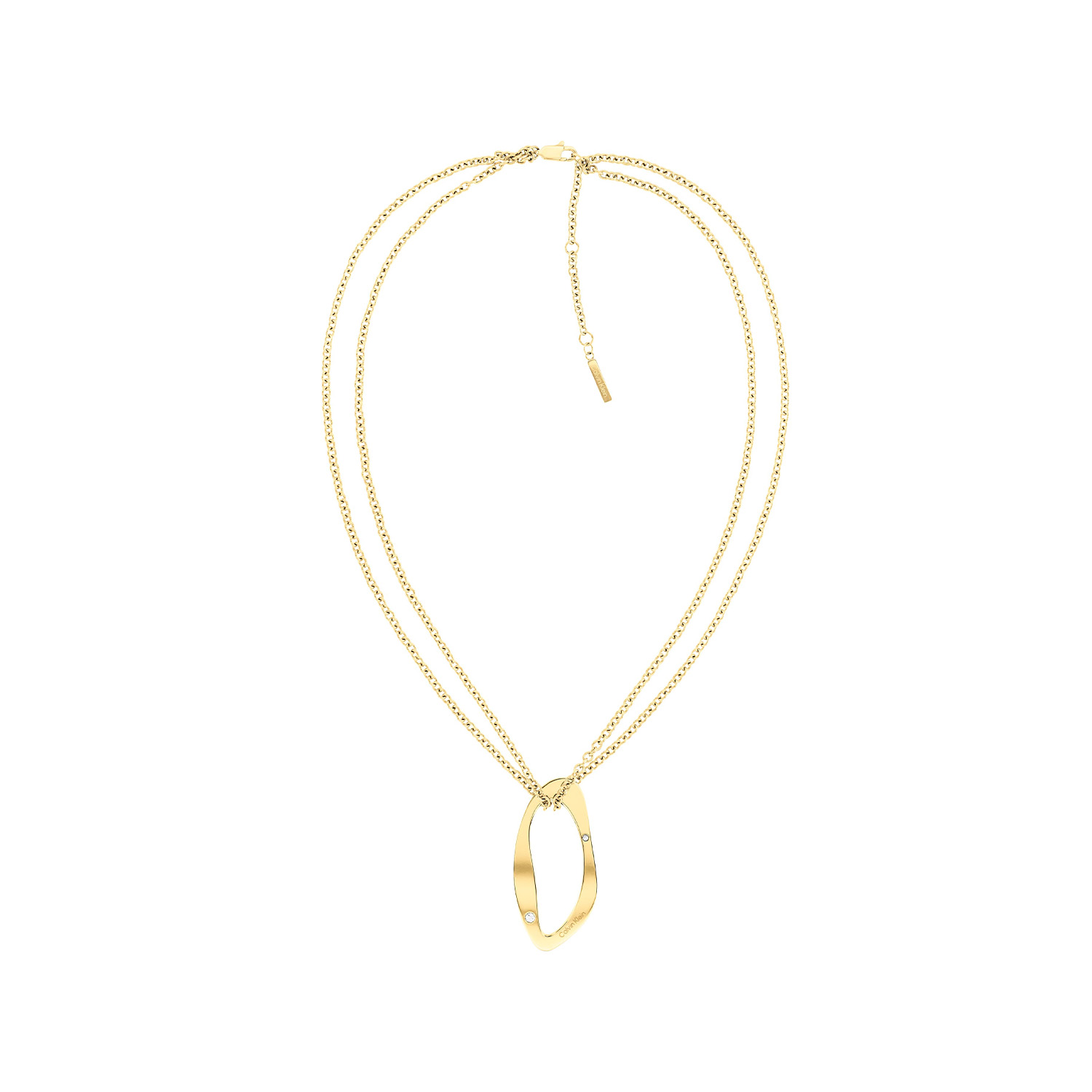 Calvin Klein CJ35000684 Dames Ketting Staal
Deze stalen dames ketting van Calvin Klein met nr CJ35000684 heeft een sculpturale uitstraling. De goudkleurige dubbele anker ketting heeft een open fantasie hanger met een kristal en kan op meerdere lengtes worden gedragen. De ketting sluit met een karabijnslot en heeft een totale lengte van 50cm. Leuk te combineren met andere sieraden uit de serie van Calvin Klein.

OVER CALVIN KLEIN
Calvin Klein is een wereldwijd lifestylemerk dat gewaagde, vooruitstrevende idealen en een verleidelijke, vaak minimalistische, esthetiek nastreeft. Calvin Klein werd groot in de jaren 70 door haar mode- en merkjeans collecties. In de jaren 80 lanceerde Calvin Klein haar spraakmakende ondergoed dat uitdrukkelijk van logo ’s voorzien was. Vanwege het grote succes is het merk ook succesvol uitgerold in Accessoires, Parfums, Home, Brillen, Golf, Horloges en Sieraden.
Sinds de oprichting in 1968 door Calvin Klein, heeft het merk haar reputatie opgebouwd als leider in de Amerikaanse mode, dankzij een cleane esthetiek en innovatieve ontwerpen. Calvin Klein wil haar publiek verleiden en inspireren door middel van provocerende beelden en opvallende ontwerpen die prikkelen. 

SPECIFICATIES:
- Stalen dames ketting
- Ketting 50cm
- Goudkleurig
- Glimmend