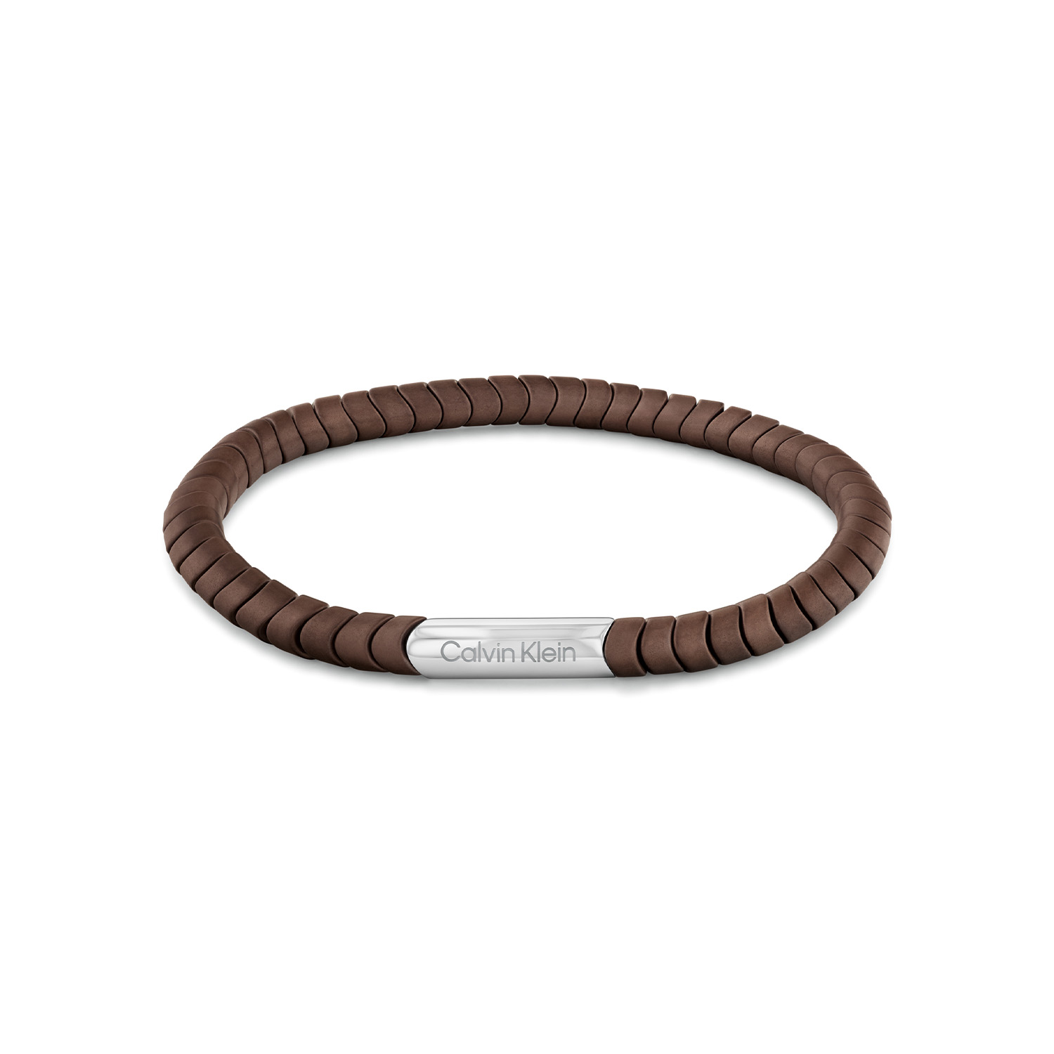 Calvin Klein CJ35100053 Heren Armband Hematiet 19,5cm
Deze heren armband van Calvin Klein met nr CJ35100053 heeft een stoer uiterlijk. De armband heeft ronde geslepen bruine hematiet kralen op elastiek geregen met in het midden een stalen tussenstuk. De armband heeft een gemiddelde lengte van 19,5cm en is rekbaar doordat hij van elastiek is. Leuk te combineren met andere sieraden uit de serie van Calvin Klein.

OVER CALVIN KLEIN
Calvin Klein is een wereldwijd lifestylemerk dat gewaagde, vooruitstrevende idealen en een verleidelijke, vaak minimalistische, esthetiek nastreeft. Calvin Klein werd groot in de jaren 70 door haar mode- en merkjeans collecties. In de jaren 80 lanceerde Calvin Klein haar spraakmakende ondergoed dat uitdrukkelijk van logo ’s voorzien was. Vanwege het grote succes is het merk ook succesvol uitgerold in Accessoires, Parfums, Home, Brillen, Golf, Horloges en Sieraden.
Sinds de oprichting in 1968 door Calvin Klein, heeft het merk haar reputatie opgebouwd als leider in de Amerikaanse mode, dankzij een cleane esthetiek en innovatieve ontwerpen. Calvin Klein wil haar publiek verleiden en inspireren door middel van provocerende beelden en opvallende ontwerpen die prikkelen. 

SPECIFICATIES:
- Heren armband hematiet kralen
- 19,5cm rekbaar
- Bruin
- Gematteerd
