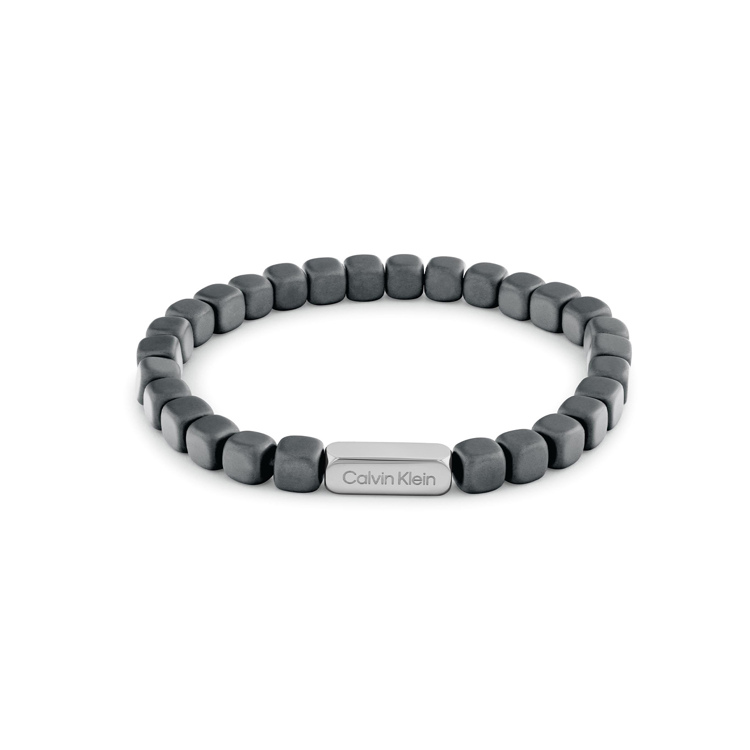 Calvin Klein CJ35100060 Heren Armband Hematiet 19,5cm
Deze heren armband van Calvin Klein met nr CJ35100060 heeft een stoer uiterlijk. De armband heeft vierkant geslepen grijze hematiet kralen op elastiek geregen met in het midden een stalen tussenstuk. De armband heeft een gemiddelde lengte van 19,5cm en is rekbaar  doordat hij van elastiek is. Leuk te combineren met andere sieraden uit de serie van Calvin Klein.

OVER CALVIN KLEIN
Calvin Klein is een wereldwijd lifestylemerk dat gewaagde, vooruitstrevende idealen en een verleidelijke, vaak minimalistische, esthetiek nastreeft. Calvin Klein werd groot in de jaren 70 door haar mode- en merkjeans collecties. In de jaren 80 lanceerde Calvin Klein haar spraakmakende ondergoed dat uitdrukkelijk van logo ’s voorzien was. Vanwege het grote succes is het merk ook succesvol uitgerold in Accessoires, Parfums, Home, Brillen, Golf, Horloges en Sieraden.
Sinds de oprichting in 1968 door Calvin Klein, heeft het merk haar reputatie opgebouwd als leider in de Amerikaanse mode, dankzij een cleane esthetiek en innovatieve ontwerpen. Calvin Klein wil haar publiek verleiden en inspireren door middel van provocerende beelden en opvallende ontwerpen die prikkelen. 

SPECIFICATIES:
- Heren armband hematiet kralen
- 19,5cm verstelbaar
- Grijs
- Gematteerd