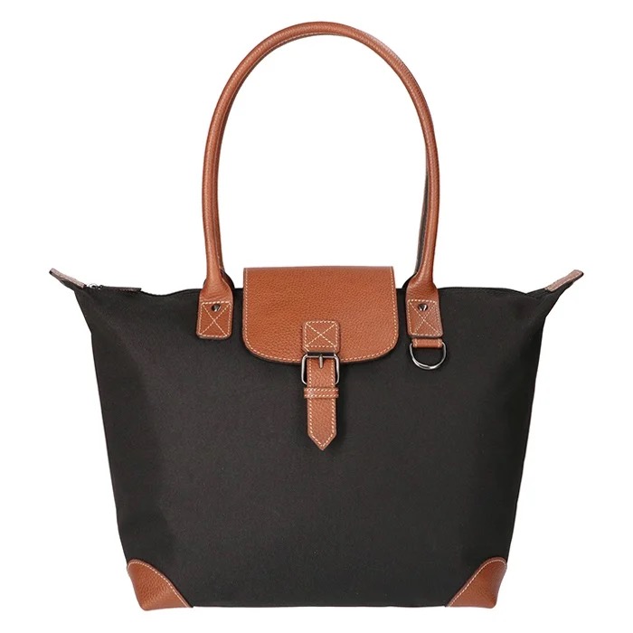 De LD Design Scholltas Coated Canvas Zwart, modelnummer FU 5101 BLACK, is een veelzijdige schoudertas. Kenmerken zijn duurzaam gecoat canvas en een stijlvolle, zwarte afwerking. Ideaal voor dagelijks gebruik, past perfect bij casual en chique outfits. Draag comfortabel over je schouder voor een moeiteloze, elegante uitstraling. Perfect voor elke gelegenheid en outfit!

Afmetingen:
Hoogte 32cm x breed 43cm x diep 18cm