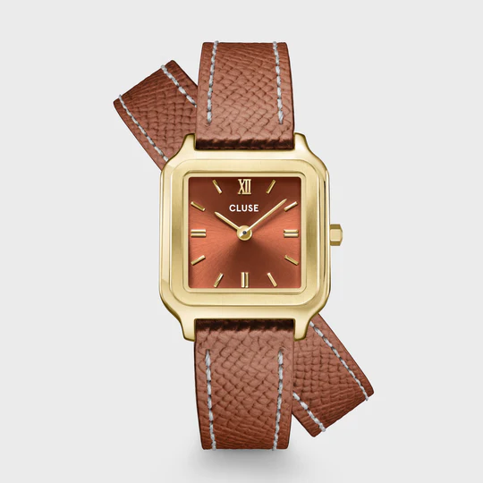 Het vierkante Gracieuse Petite horloge voor dames heeft een 24 mm goudkleurige kast, bruine wijzerplaat en een 14 mm bruine dubbele leren band.