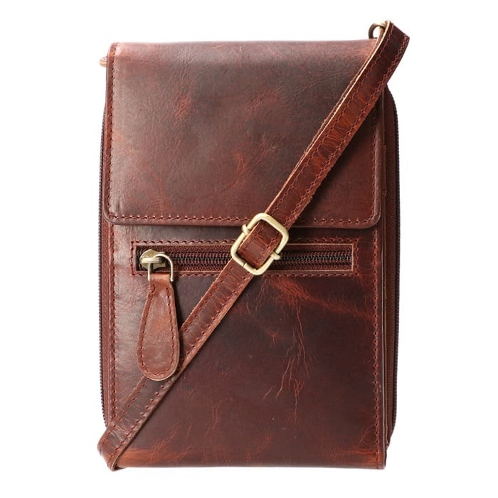 De LD design crossbody/telefoontas Bruin, modelnummer UR 809, biedt stijl en functionaliteit. Deze tas, in de categorie BAGS en type CROSSBODY_BAGS, is perfect voor dagelijks gebruik. Draag hem diagonaal over je lichaam voor een veilige en modieuze look Ideaal om je telefoon en kleine benodigdheden binnen handbereik te houden tijdens je dagelijkse activiteiten.

Afmetingen:
Hoogte 20cm x breed 13cm x diep 2.5cm