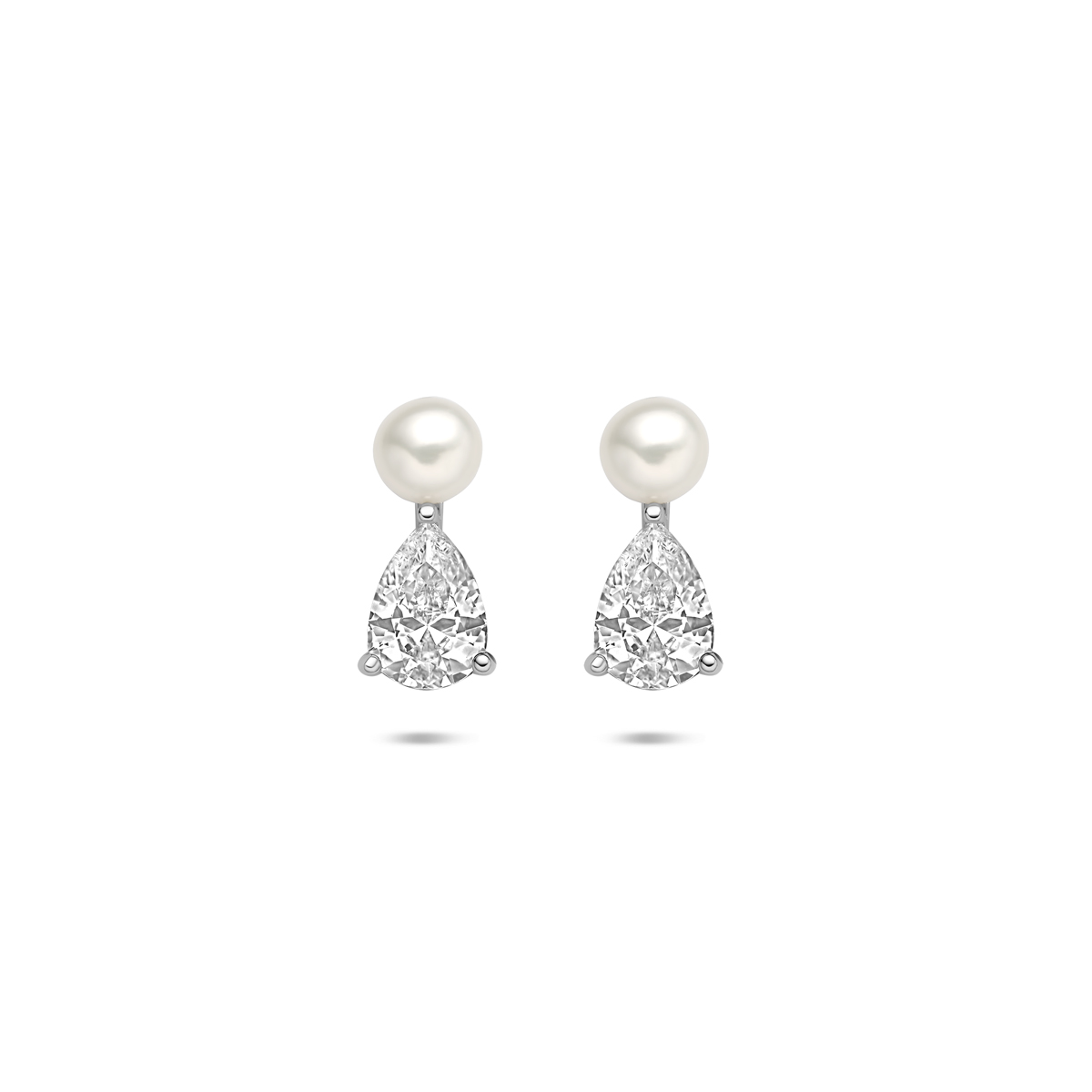 Gerhodineerd 925 zilveren oorknoppen uitgevoerd met parel en zirkonia. De oorknoppen hebben een afmeting van 12x5.5mm.