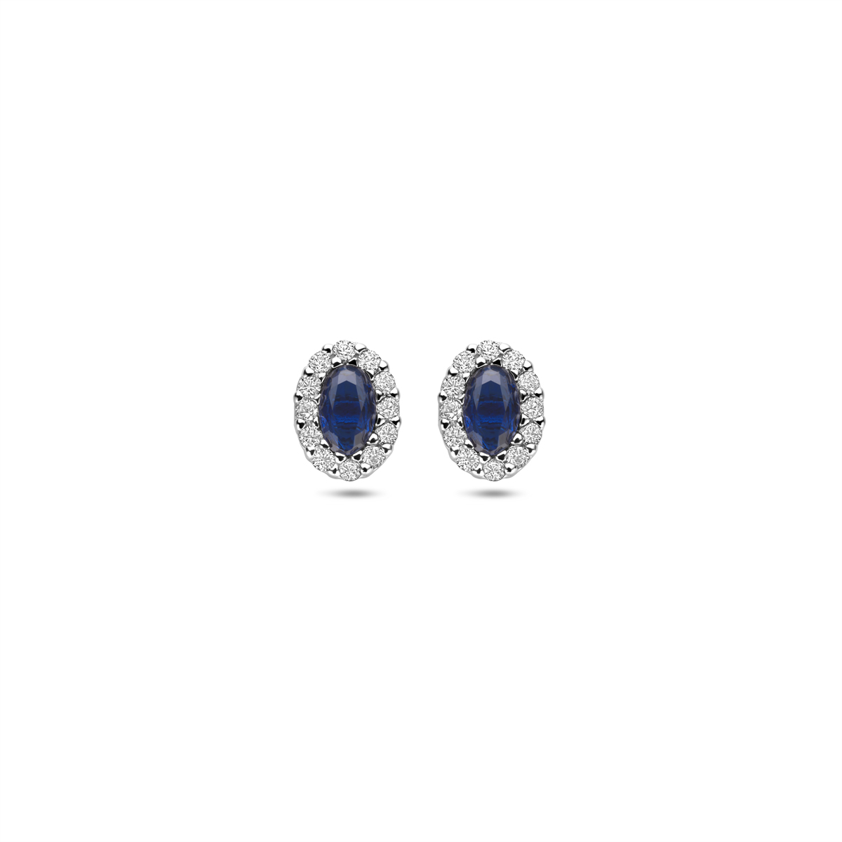 Gerhodineerd 925 zilveren oorknoppen uitgevoerd met saffier en zirkonia. De oorknoppen hebben een afmeting van 8x6mm.