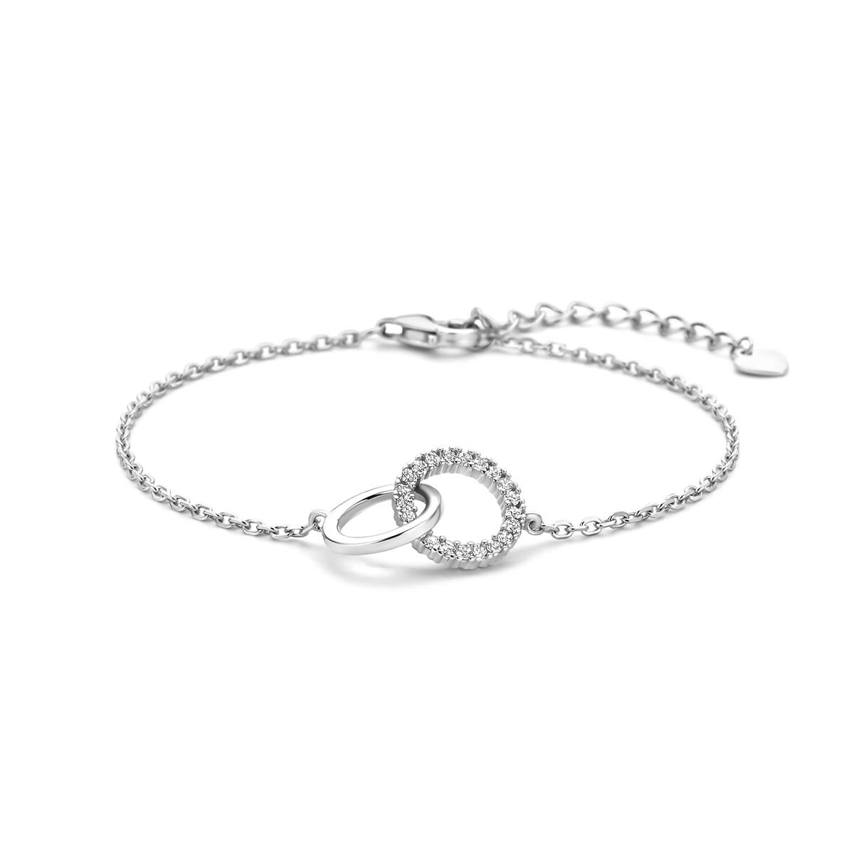 Gerhodineerd 925 zilveren armband uitgevoerd met zirkonia. De armband heeft een draaglengte van 16cm met 3cm extensie.