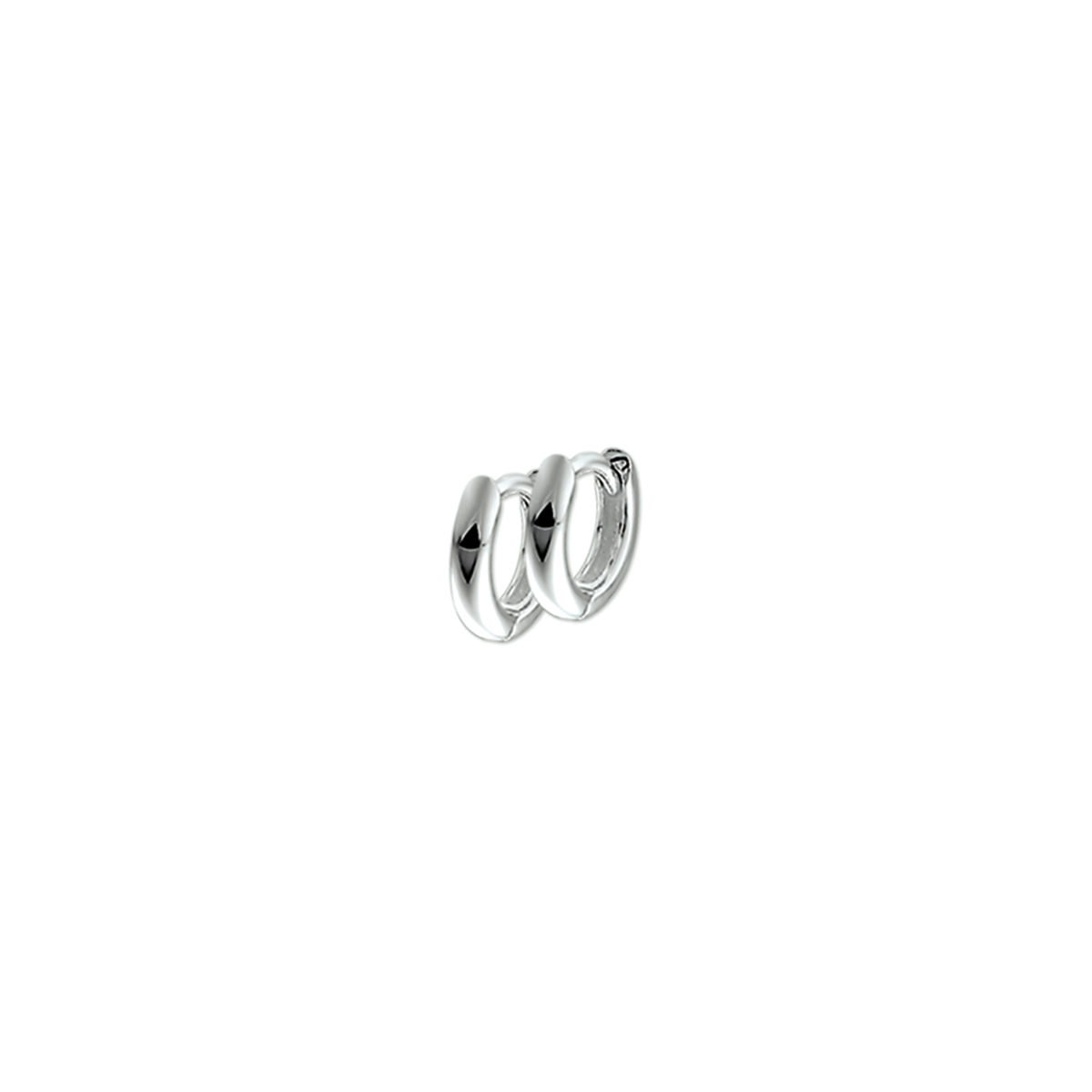 925 zilveren klapoorringen. De oorringen hebben een breedte van 2mm en een diameter van 10.5mm.