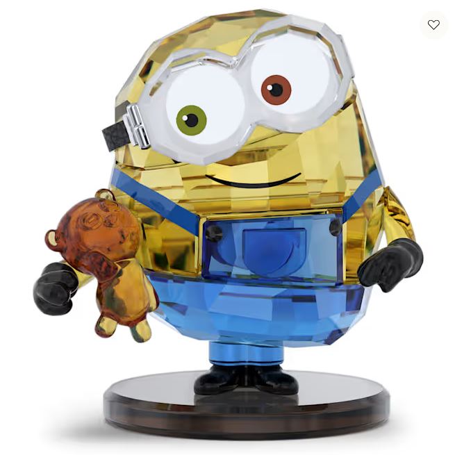 De ondeugende, gele Minions wijden hun leven aan ‘s werelds grootste schurk en beleven daarbij altijd doldwaze avonturen. Deze ode aan Bob legt zijn onschuldige en kinderlijke geest vast met 366 precisiegeslepen facetten en diverse felle kleuren. Opvallende details zijn zijn geliefde teddybeer Tim en zijn verchroomde bril met zwart kunstleer. Geef deze Bob-figuur cadeau aan een fervent filmfan of verzamel de volledige Minions-set van Swarovski.