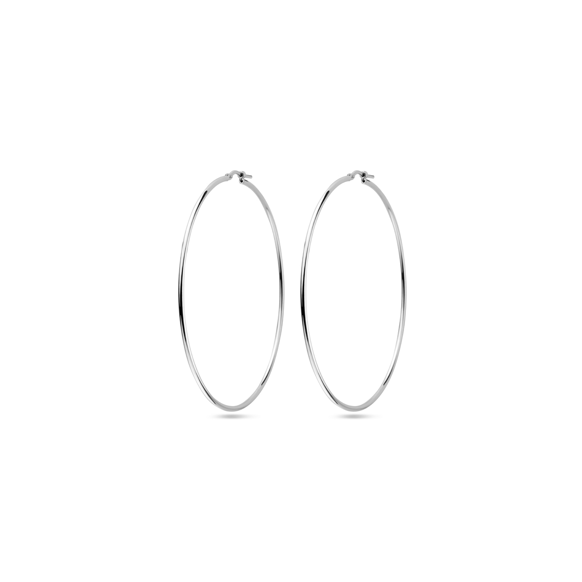 Gerhodineerd 925 zilveren oorringen met een dikte van 1.5mm.