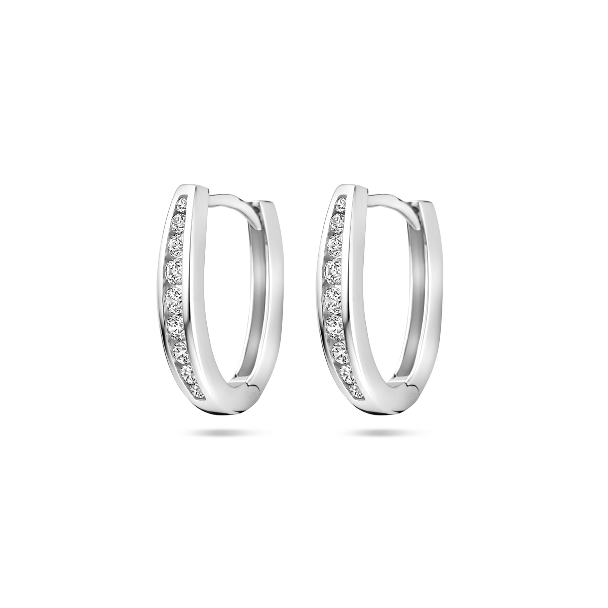 Gerhodineerd 925 zilveren klapoorringen uitgevoerd met zirkonia. De klapoorringen hebben een afmeting van 16.5x3.5mm.