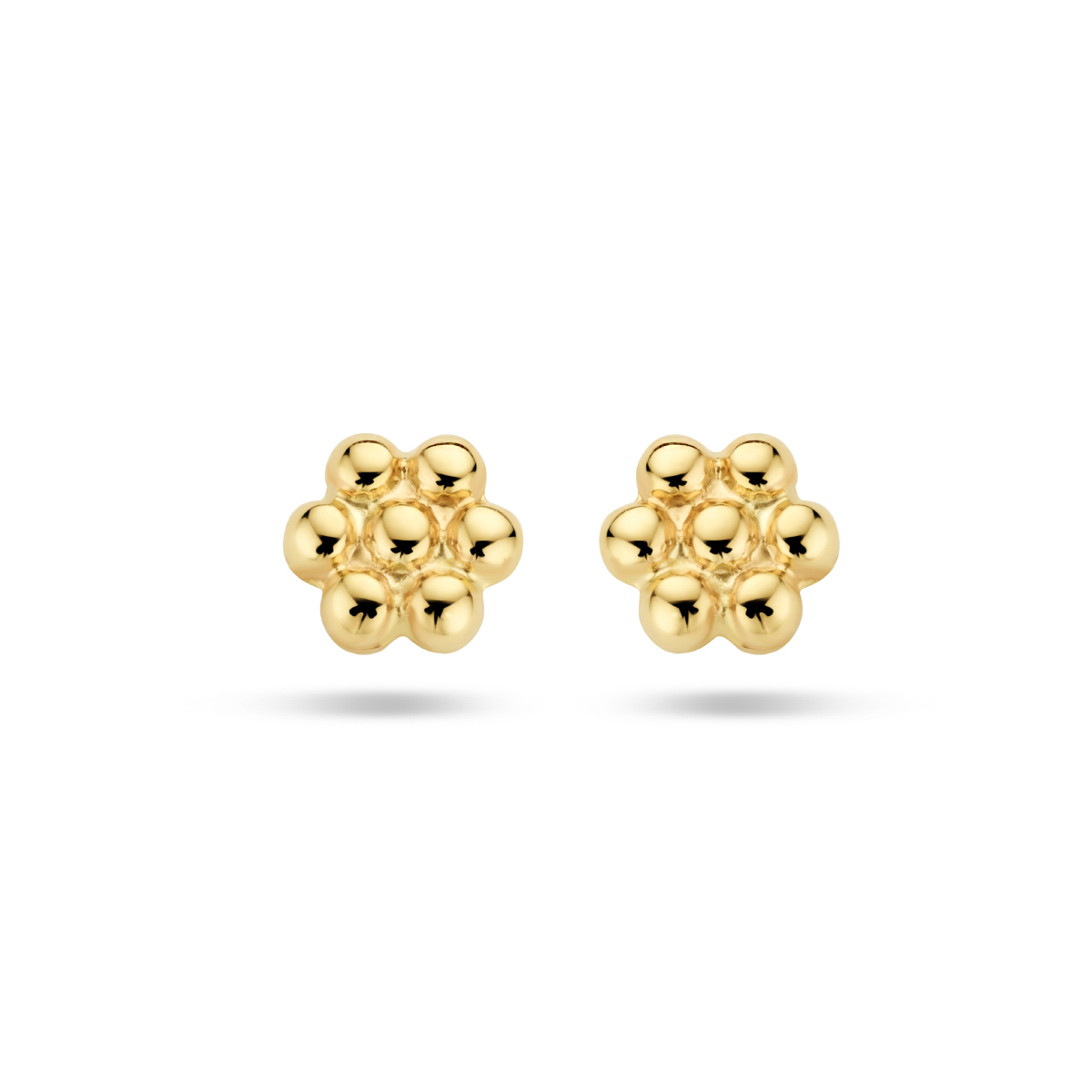 14k Geelgouden oorknoppen in de vorm van een bloem. De oorknoppen hebben een afmeting van 4.5x4mm.