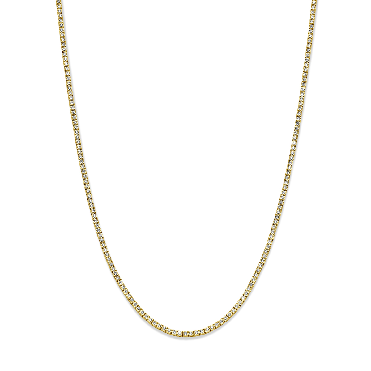 14k Geelgouden tenniscollier uitgevoerd met lab grown diamanten. Het tenniscollier heeft een draaglengte van 42cm en een schakelbreedte van 2.5mm. Het diamantgewicht is 5.00ct. Lab grown diamanten zijn diamanten die ontstaan in een laboratorium. Onder extreem hoge druk en temperatuur wordt het natuurlijk ontstaansproces nagebootst met als eindresultaat een diamant met dezelfde chemische eigenschappen maar met een andere oorsprong.