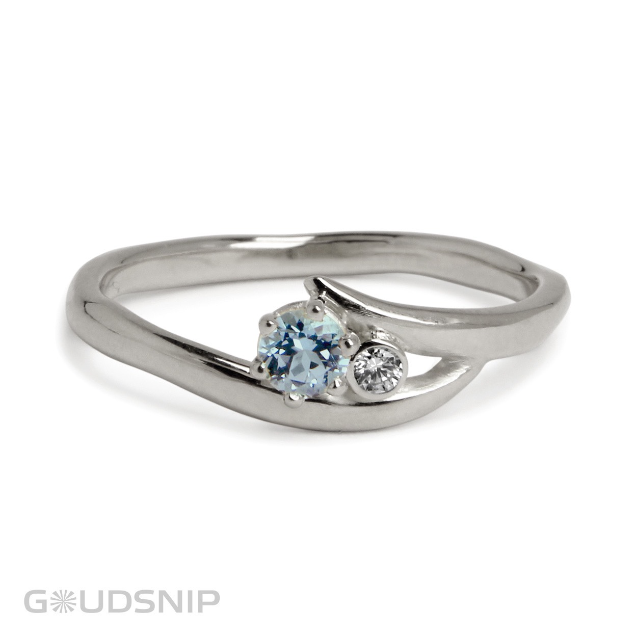 Unieke witgouden ring met topaas, ontworpen en gemaakt in ons eigen atelier.