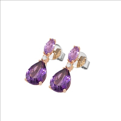 De IRIS Geel gouden oorstekers met amethist en diamanten zijn elegante oorbellen van geelgoud met schitterende amethisten van en fonkelende diamanten. Ideaal voor formele gelegenheden en dagelijkse luxe. Draag ze met opgestoken haar om de sierlijke combinatie van edelstenen te benadrukken. Perfect voor elke sieradencollectie.