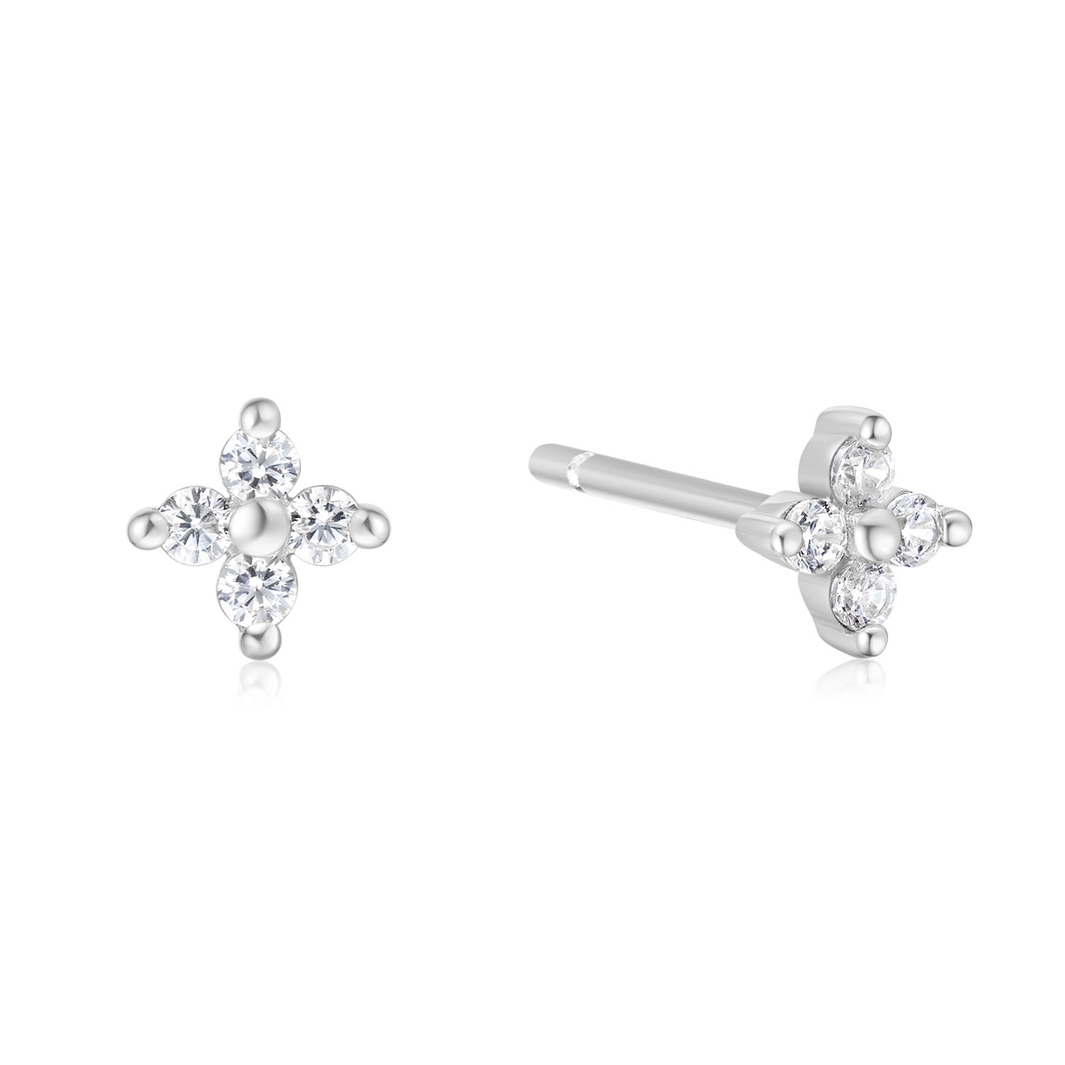 Deze oorstekers met vier bloemblaadjes, ingelegd met sprankelende zirkonia, zijn ideaal voor zowel dagelijks gebruik als speciale gelegenheden. Combineer eenvoudig met andere sieraden voor een persoonlijke touch.                                                                                                                                                                                                                                                                 

HET MERK
Geïnspireerd door de laatste fashion trends is Ania Haie het toonaangevende sieradenmerk voor hoogkwalitatieve maar ook betaalbare zilveren sieraden, zonder op de kwaliteit in te leveren. Iedere collectie is gebaseerd op de laatste catwalktrends, waardoor Ania Haie snel tot hét sieradenmerk voor stijlbewuste consumenten is verkozen. Elk sieraad wordt ontworpen om te combineren met andere sieraden waardoor je je eigen look kunt creëren. Maar ook zijn Ania Haie sieraden opvallend genoeg om op zichzelf te dragen.

SPECIFICATIES
- Ania Haie
- Oorbellen
- 925 zilver met rhodium plating
- Lengte 6mm
- AH E064-01H