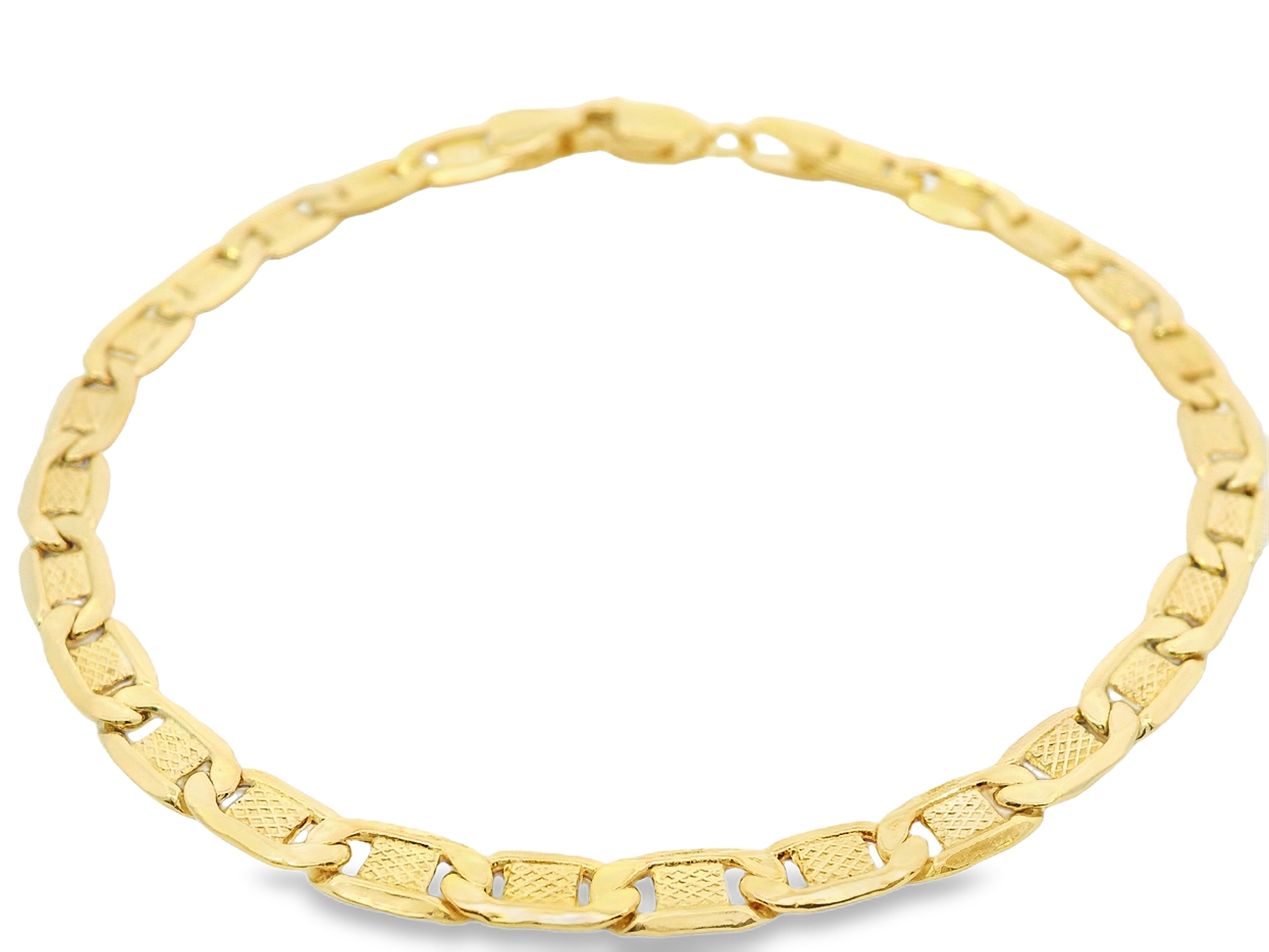 Deze elegante armband van 14 karaat geelgoud (4.45 gr) is een prachtig voorbeeld van tijdloze klasse. Het strakke, klassieke ontwerp maakt dit sieraad geschikt voor zowel dames als heren. De glad afgewerkte schakels zorgen voor een stijlvolle uitstraling die moeiteloos past bij elke outfit – van casual tot chic.

Dankzij het duurzame en hoogwaardige materiaal is deze armband niet alleen een visueel juweel, maar ook een sieraad voor het leven.

Kenmerken:

Materiaal: 14 karaat geelgoud

Design: Unisex – geschikt voor dames en heren

Stijl: Tijdloos en veelzijdig

Afwerking: Gepolijste glans

Perfect voor dagelijks gebruik of als blijvend geschenk

Een klassiek ontwerp dat generaties lang meegaat – subtiel, stijlvol en altijd in de mode.