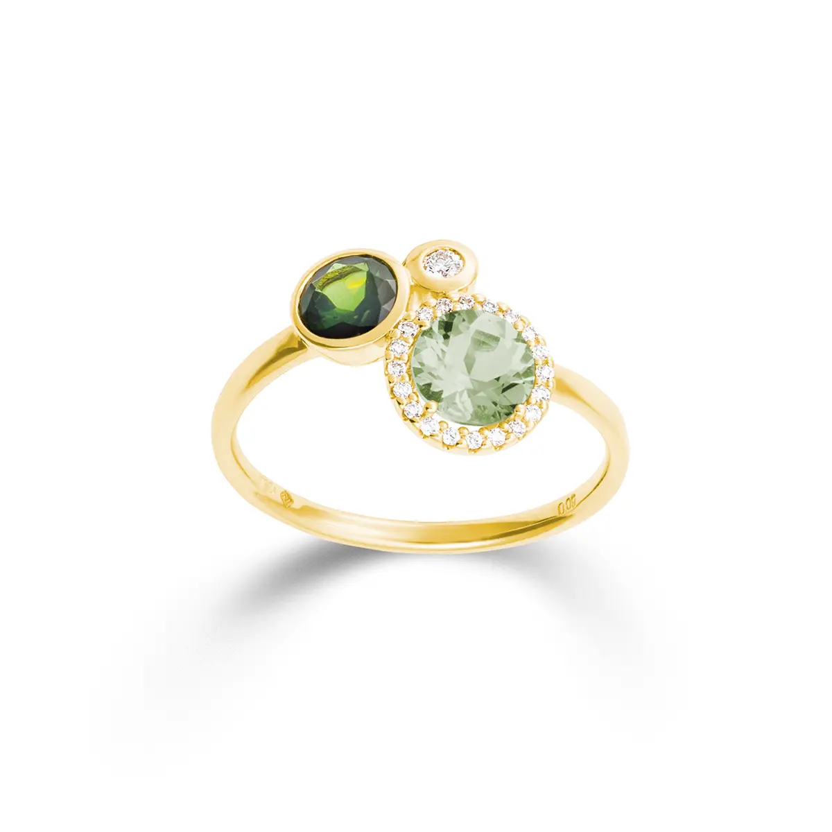 De PALIDO Geel gouden ring met groene amethist, toermalijn en 0.09 karaat diamanten, is een verfijnd juweel. Deze geelgouden ring straalt luxe uit en bevat unieke edelstenen. Draag het als statement ring voor speciale gelegenheden of voeg een vleugje elegantie toe aan je dagelijkse outfit. Perfect voor wie houdt van exclusief design.