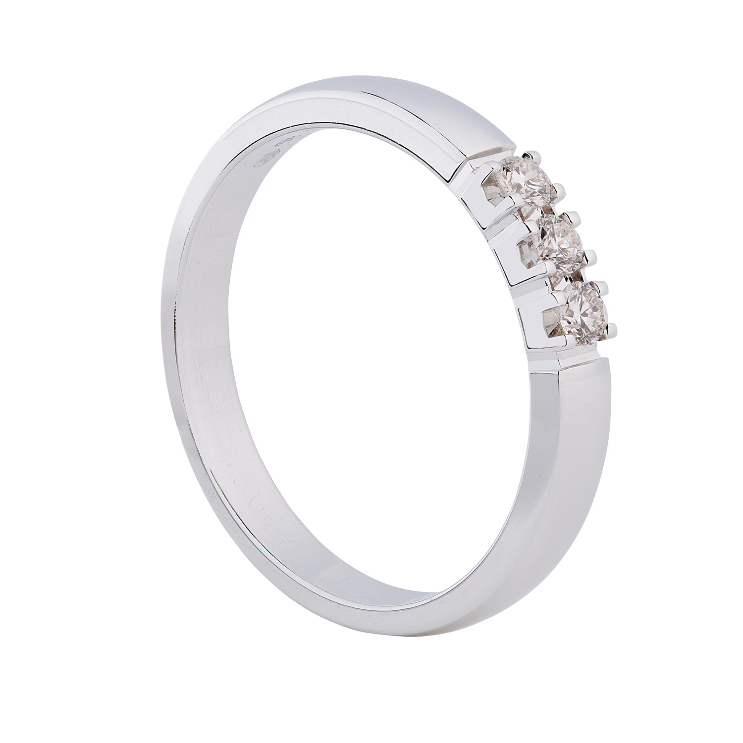 De Eclat witgouden alliance ring, model ECLM101/3X7, is een verfijnde ring met drie briljant geslepen diamanten van 0,07 karaat elk, met zuiverheid VS1 en kleur G. Verkrijgbaar in maat 55. Perfect te combineren met zowel casual als formele outfits, draag hem aan de ring- of middelvinger voor een stijlvolle uitstraling. 