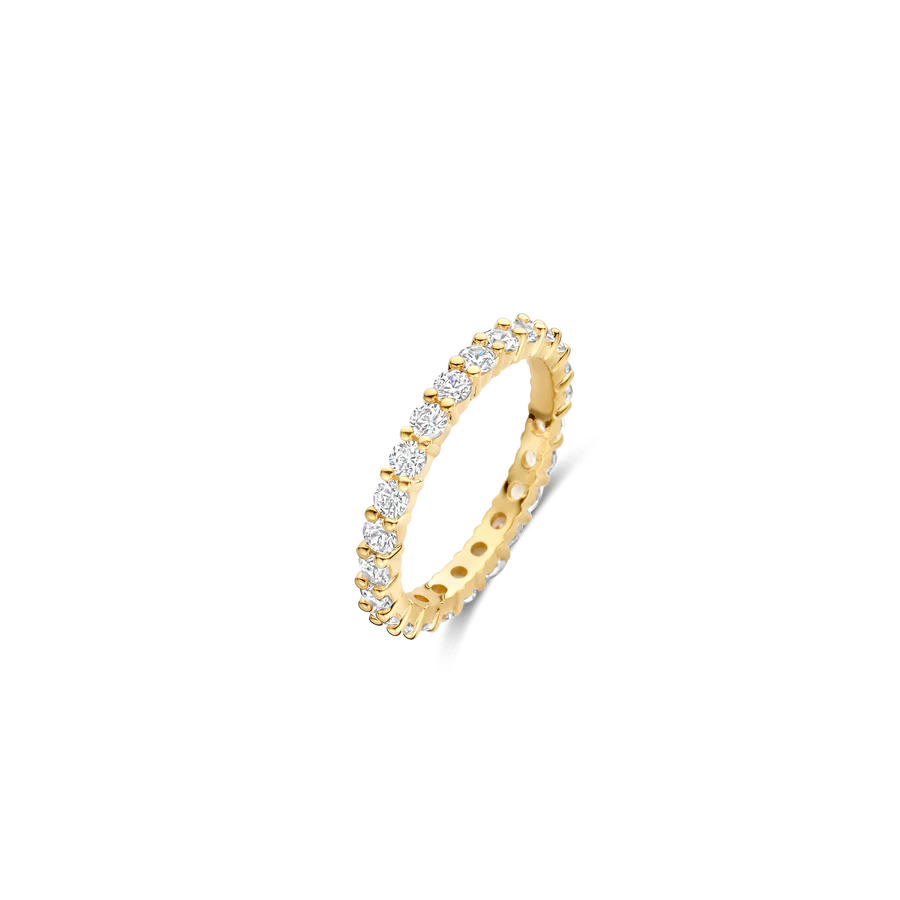 Omarm tijdloze elegantie met een vleugje gouden warmte in deze TI SENTO goudkleurige ring 12371ZY. Vervaardigd uit hoogwaardig 925 zilver en is verguld, heeft dit verfijnde sieraad een doorlopende rij sprankelende zirkonia stenen die de band omcirkelen. Een moderne vintage klassieker, deze ring straalt verfijning en veelzijdigheid uit, waardoor de ring perfect is voor elke gelegenheid.Zorgvuldig vervaardigd voor de gevoelige huid, deze nikkelvrije en hypoallergene ring garandeert langdurig comfort en kwaliteit.