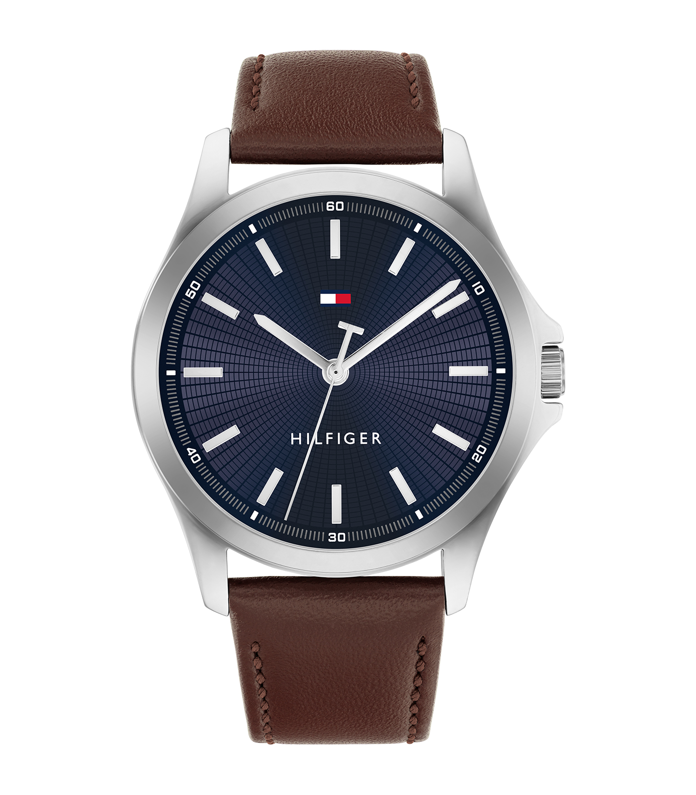 Dit Tommy Hilfiger herenhorloge combineert elegantie met functionaliteit. Dit horloge heeft een 43mm ronde kast van roestvrij staal met een zilverkleurige afwerking en blauwe wijzerplaat met strepen. Uitgerust met een bruine lederen band, biedt het een analoge quartz-beweging. Waterdicht tot 3 ATM, geen datumfunctie. Perfect bij zakelijke en casual outfits voor een tijdloze look.