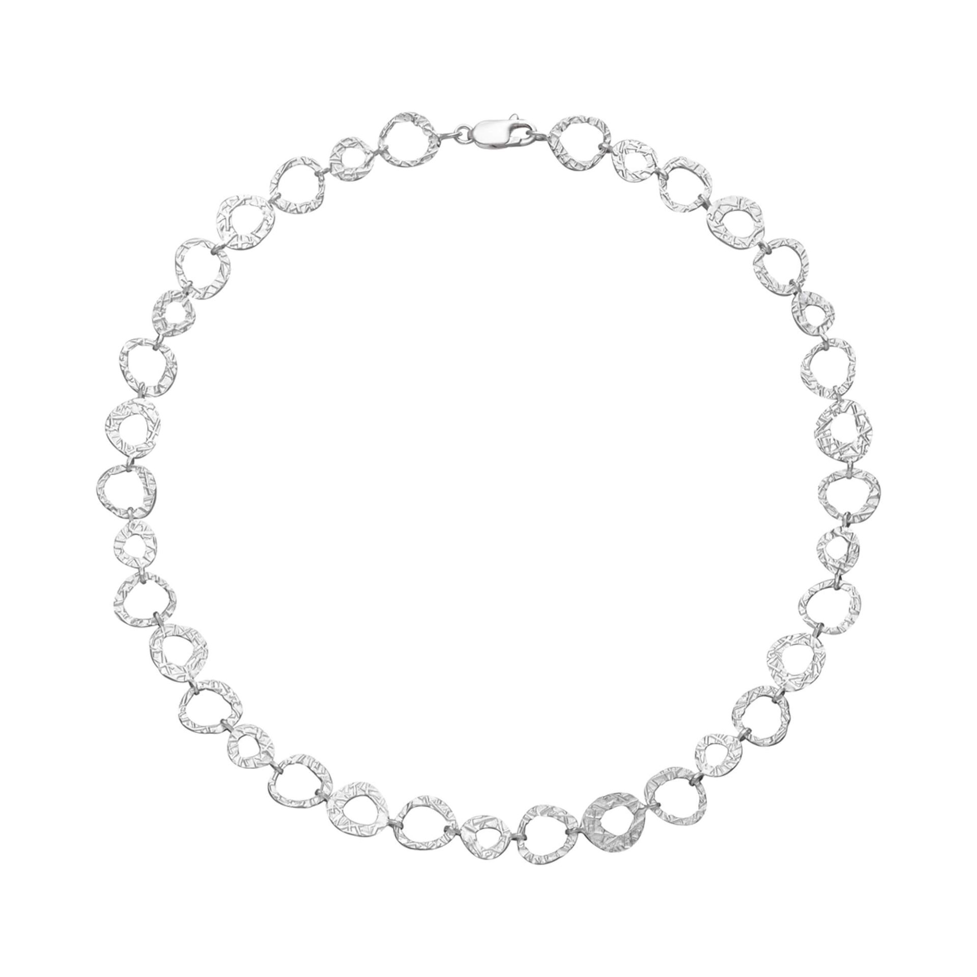 Tezer staat voor een individuele, en niet met een ander te vergelijken, sieraden collectie in sterling zilver en goud. Deze elegante en harmonieuze sieraden, waarmee de draagster haar eigen persoonlijkheid onderstreept, zullen snel tot een van de persoonlijke favorieten behoren.

Laat je inspireren door de vrouwelijke kracht en tijdloze elegantie van Tezer Design. Ontdek nu onze collectie en vind het sieraad dat écht bij jou past.
