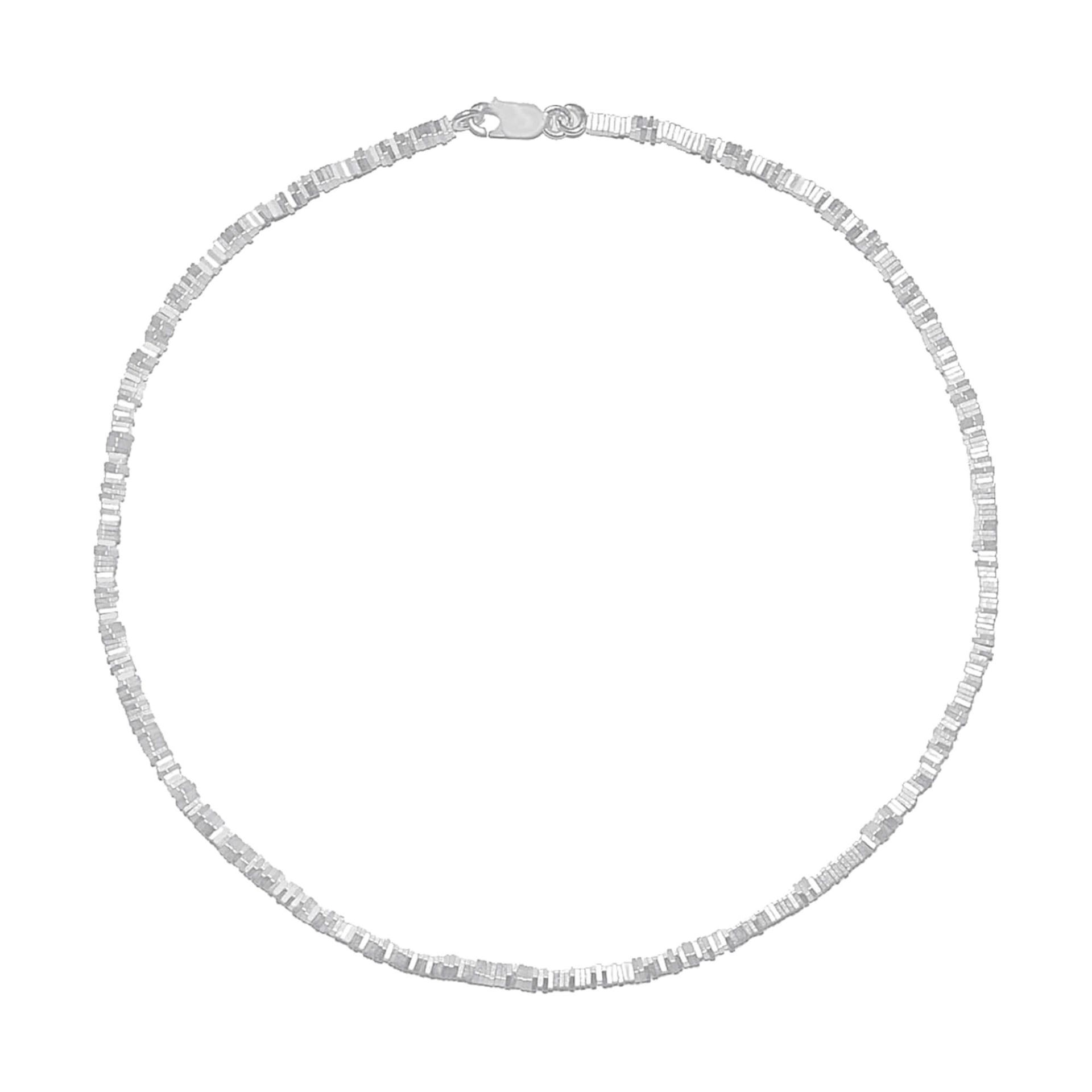 Tezer staat voor een individuele, en niet met een ander te vergelijken, sieraden collectie in sterling zilver en goud. Deze elegante en harmonieuze sieraden, waarmee de draagster haar eigen persoonlijkheid onderstreept, zullen snel tot een van de persoonlijke favorieten behoren.

Laat je inspireren door de vrouwelijke kracht en tijdloze elegantie van Tezer Design. Ontdek nu onze collectie en vind het sieraad dat écht bij jou past.
