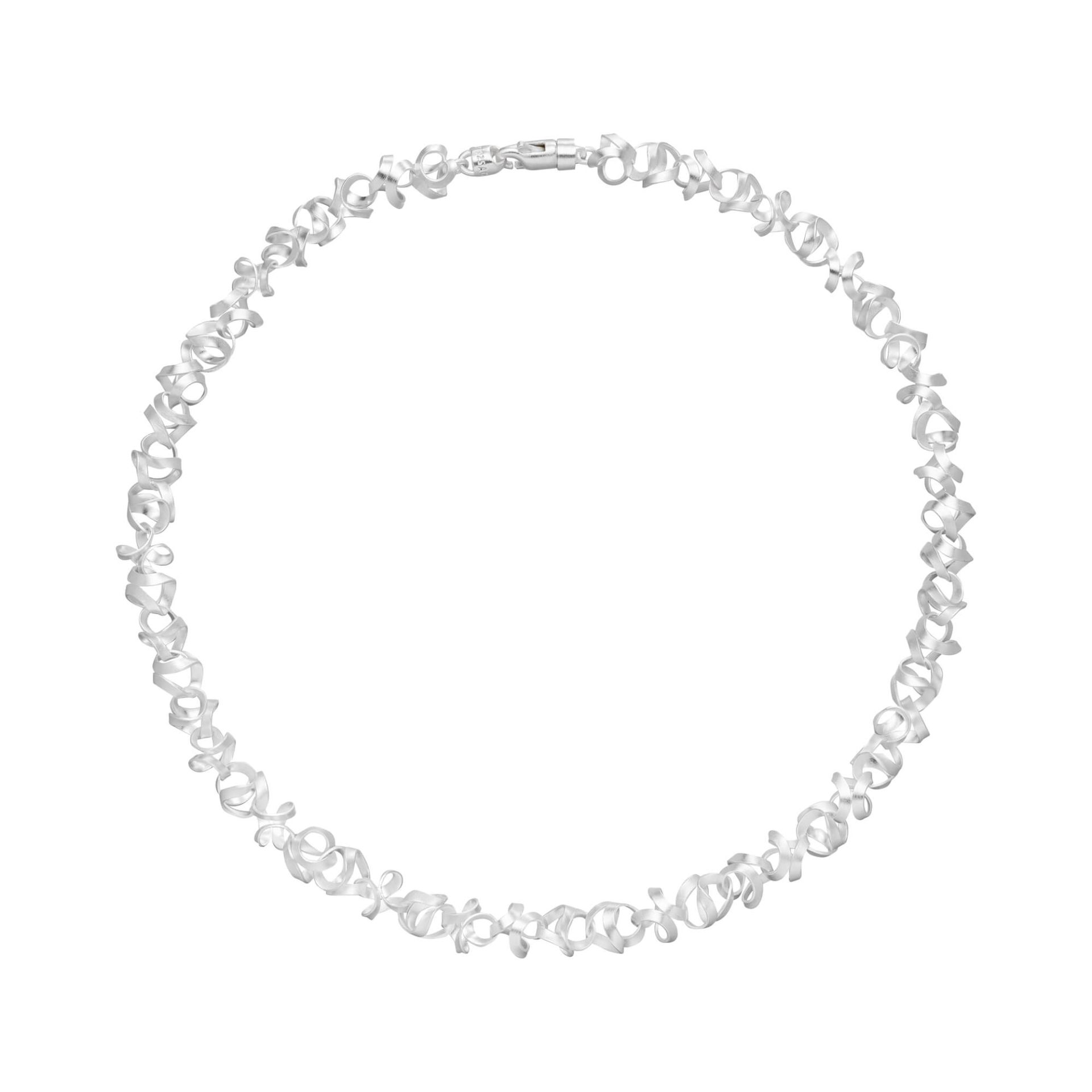 Tezer staat voor een individuele, en niet met een ander te vergelijken, sieraden collectie in sterling zilver en goud. Deze elegante en harmonieuze sieraden, waarmee de draagster haar eigen persoonlijkheid onderstreept, zullen snel tot een van de persoonlijke favorieten behoren.

Laat je inspireren door de vrouwelijke kracht en tijdloze elegantie van Tezer Design. Ontdek nu onze collectie en vind het sieraad dat écht bij jou past.

