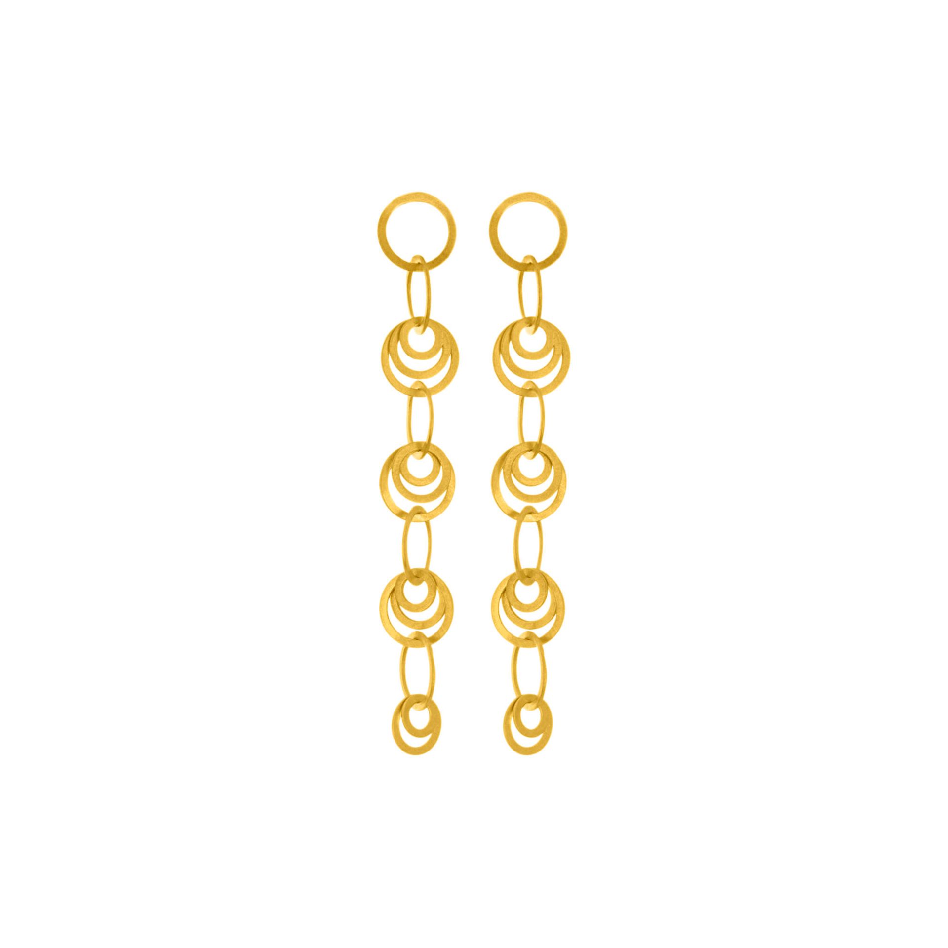 Tezer staat voor een individuele, en niet met een ander te vergelijken, sieraden collectie in sterling zilver en goud. Deze elegante en harmonieuze sieraden, waarmee de draagster haar eigen persoonlijkheid onderstreept, zullen snel tot een van de persoonlijke favorieten behoren.

Laat je inspireren door de vrouwelijke kracht en tijdloze elegantie van Tezer Design. Ontdek nu onze collectie en vind het sieraad dat écht bij jou past.
