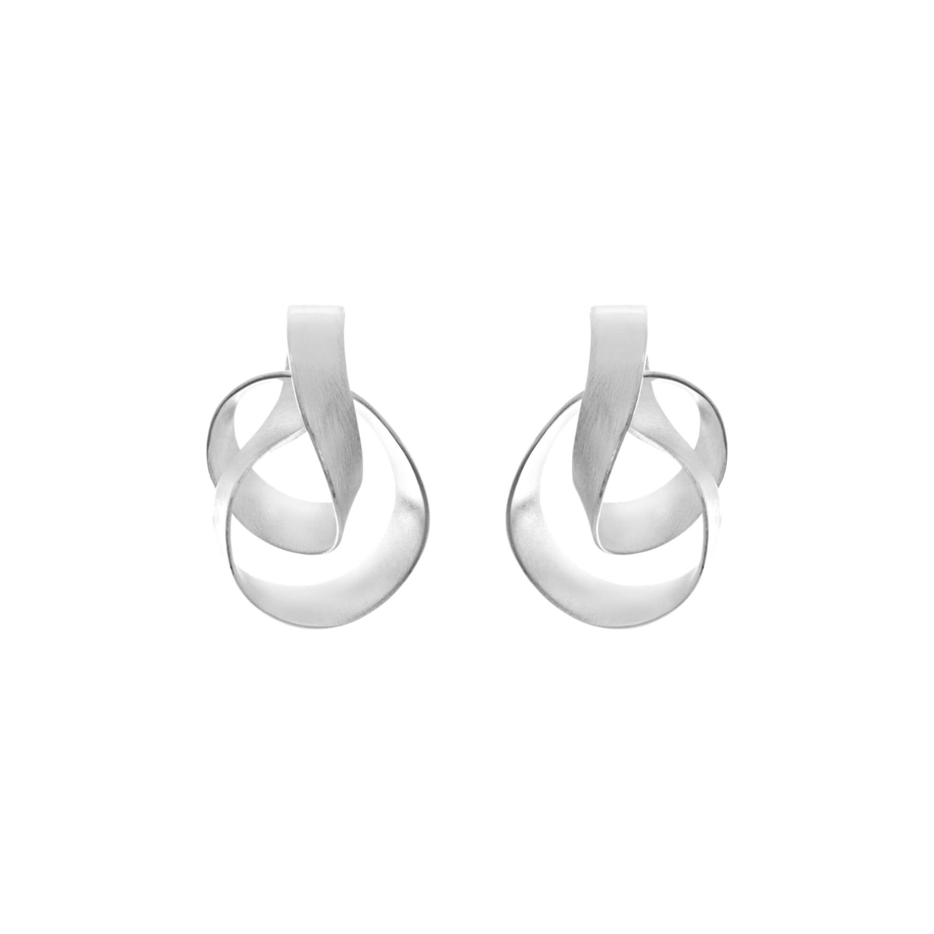 Tezer staat voor een individuele, en niet met een ander te vergelijken, sieraden collectie in sterling zilver en goud. Deze elegante en harmonieuze sieraden, waarmee de draagster haar eigen persoonlijkheid onderstreept, zullen snel tot een van de persoonlijke favorieten behoren.

Laat je inspireren door de vrouwelijke kracht en tijdloze elegantie van Tezer Design. Ontdek nu onze collectie en vind het sieraad dat écht bij jou past.
