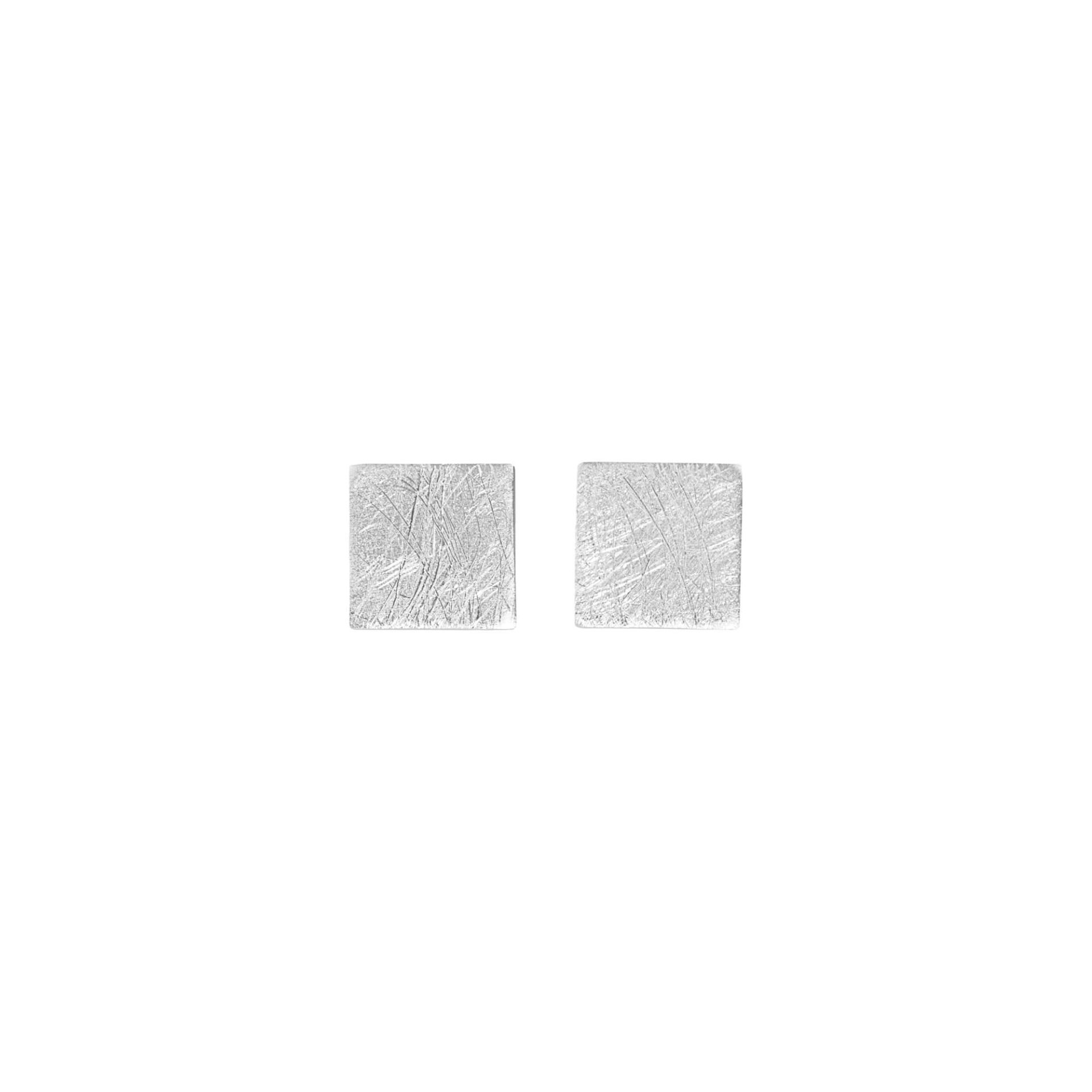 Tezer staat voor een individuele, en niet met een ander te vergelijken, sieraden collectie in sterling zilver en goud. Deze elegante en harmonieuze sieraden, waarmee de draagster haar eigen persoonlijkheid onderstreept, zullen snel tot een van de persoonlijke favorieten behoren.

Laat je inspireren door de vrouwelijke kracht en tijdloze elegantie van Tezer Design. Ontdek nu onze collectie en vind het sieraad dat écht bij jou past.
